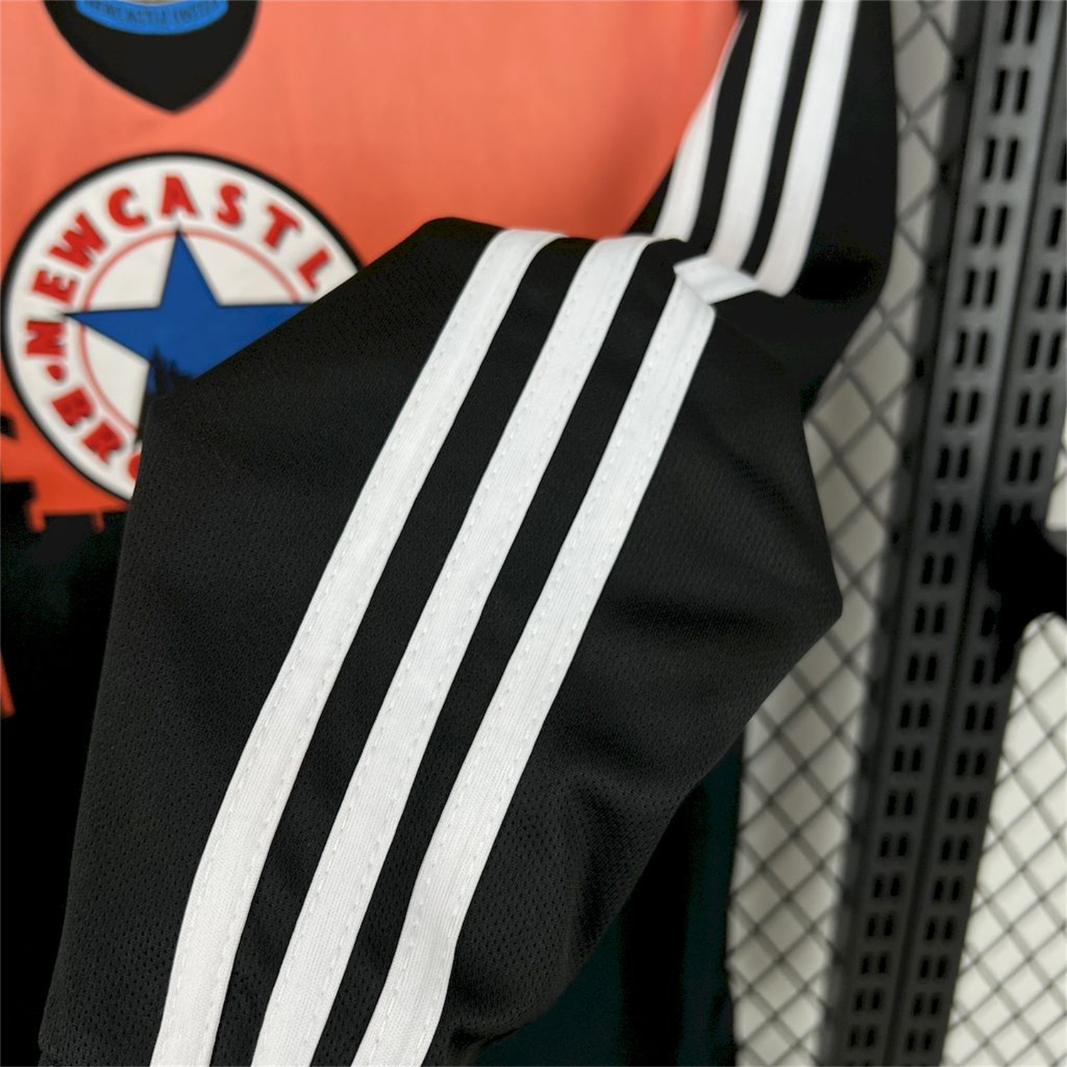 AlphaJersey-Retro Newcastle United 1996-97 Long Sleeves Goalkeeper Jersey