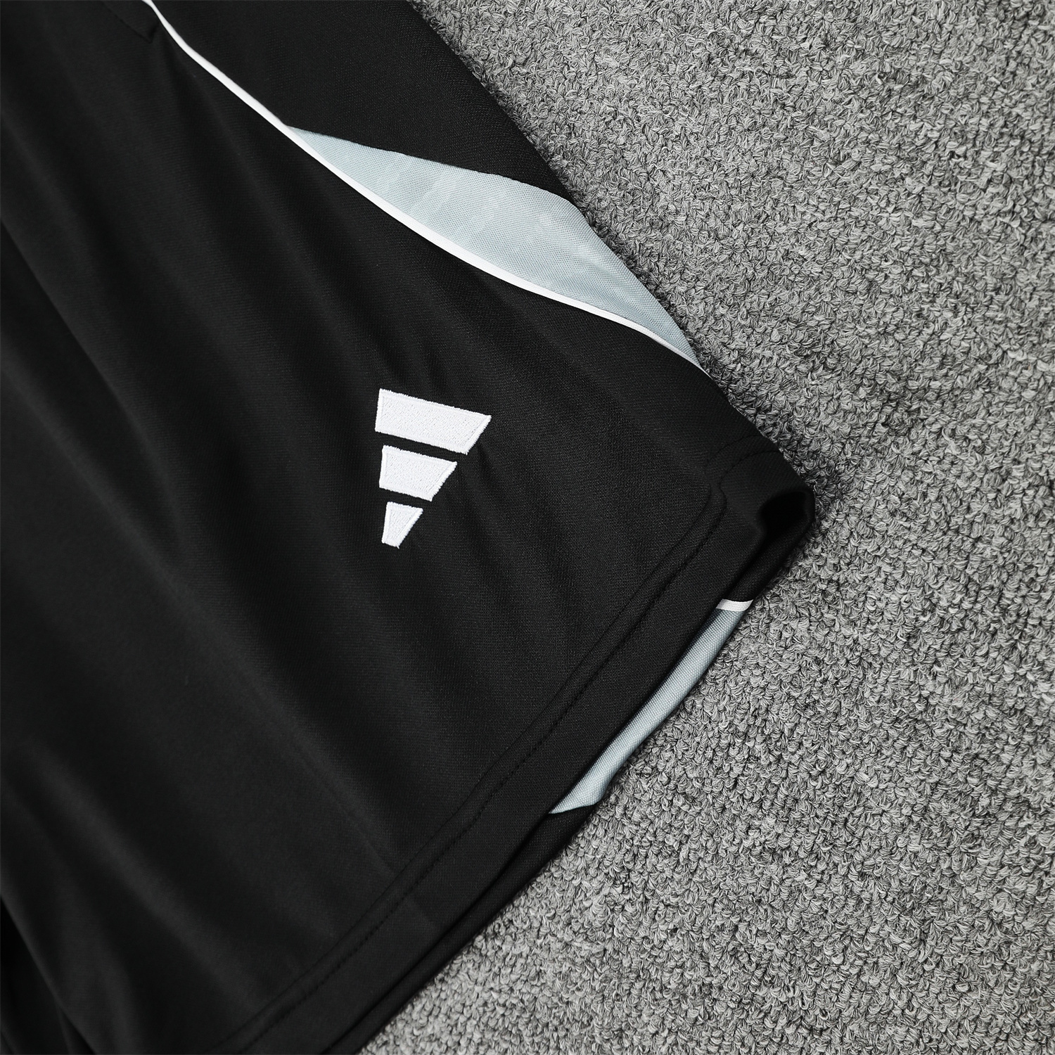AlphaJersey-Real Madrid 25-26 Short-Sleeve Training Set - Pink Arrow Pattern Top & Black Shorts