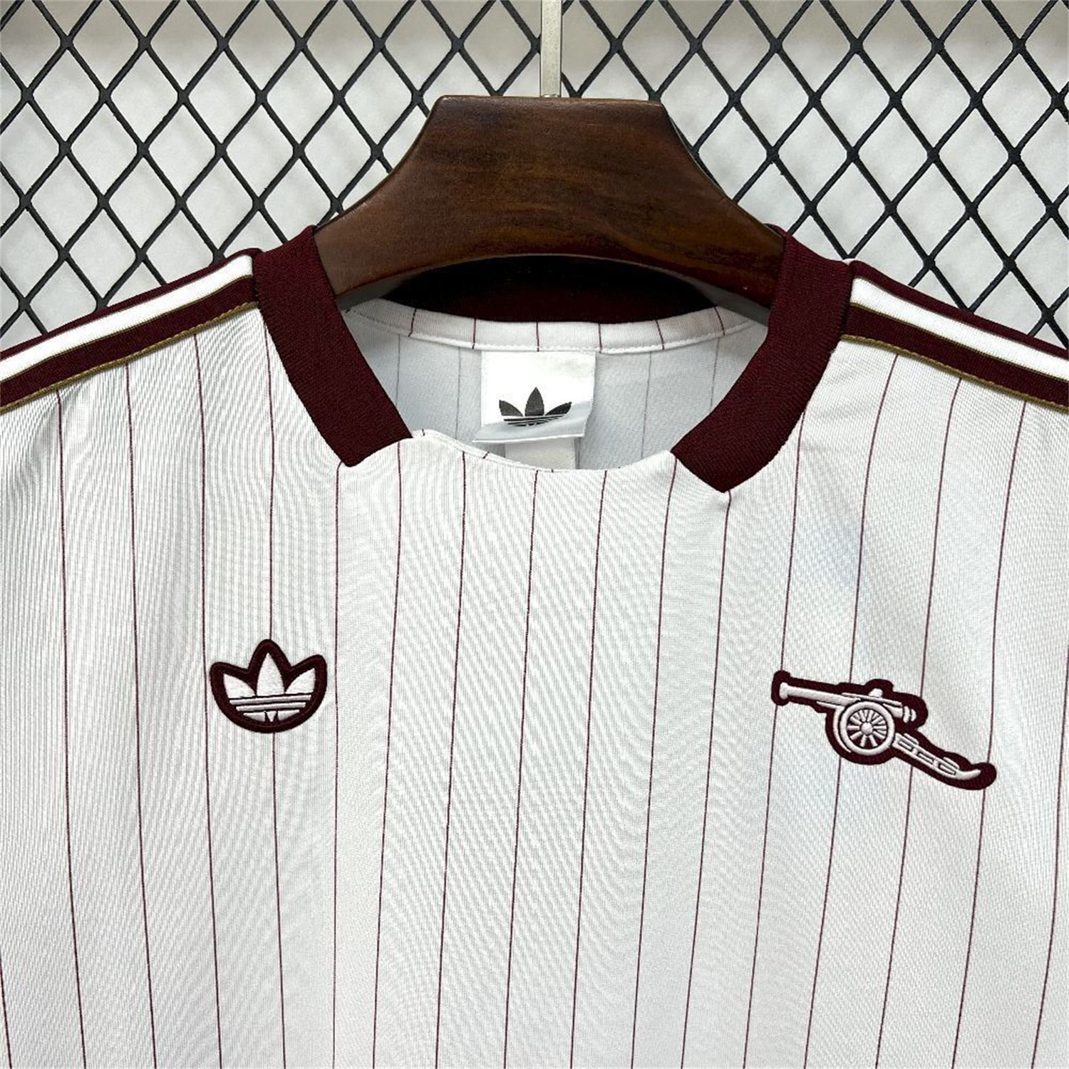 AlphaJersey-Arsenal 25-26 Trefoil Red Lines White Travel Jersey - Fans Version