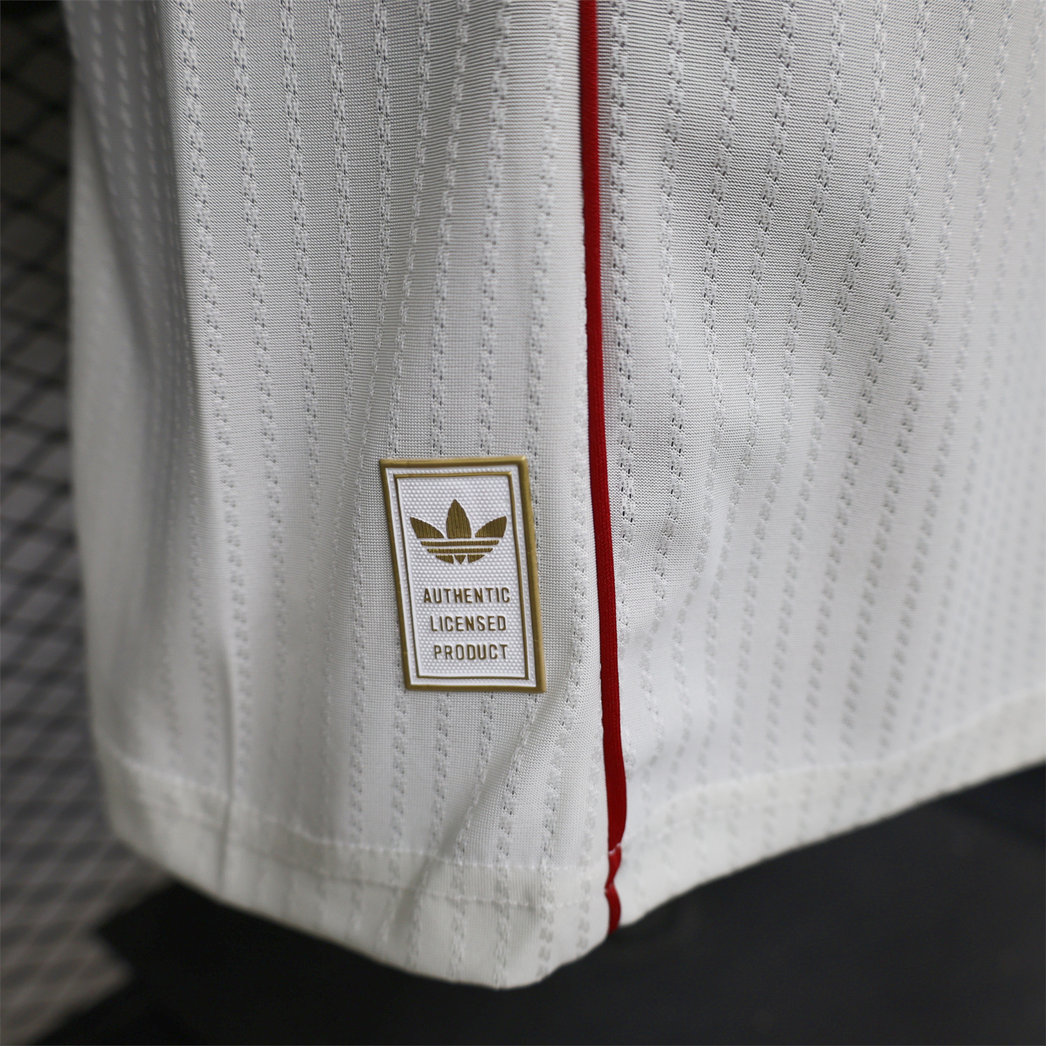 AlphaJersey-Liver.pool 25-26 Gold Lines Retro Casual Style White Jersey - Player Version
