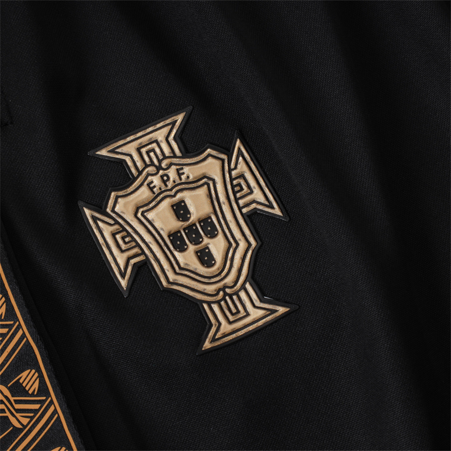 AlphaJersey-Portugal 2026 Long Sleeve Training Set - Gold Lines Black Top & Pants