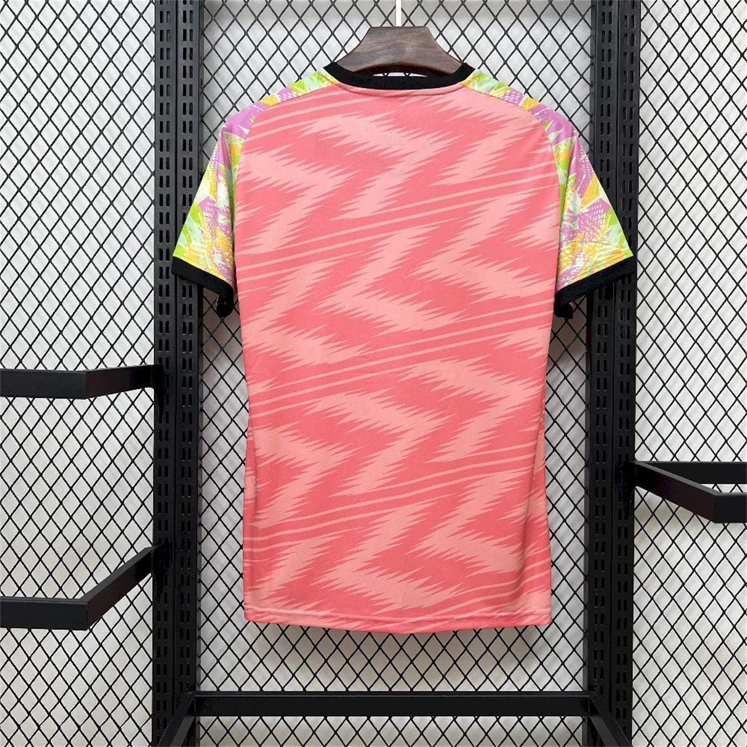AlphaJersey-Real Madrid 25-26 Pink And Green Pre-Match Training Jersey - Fans Version