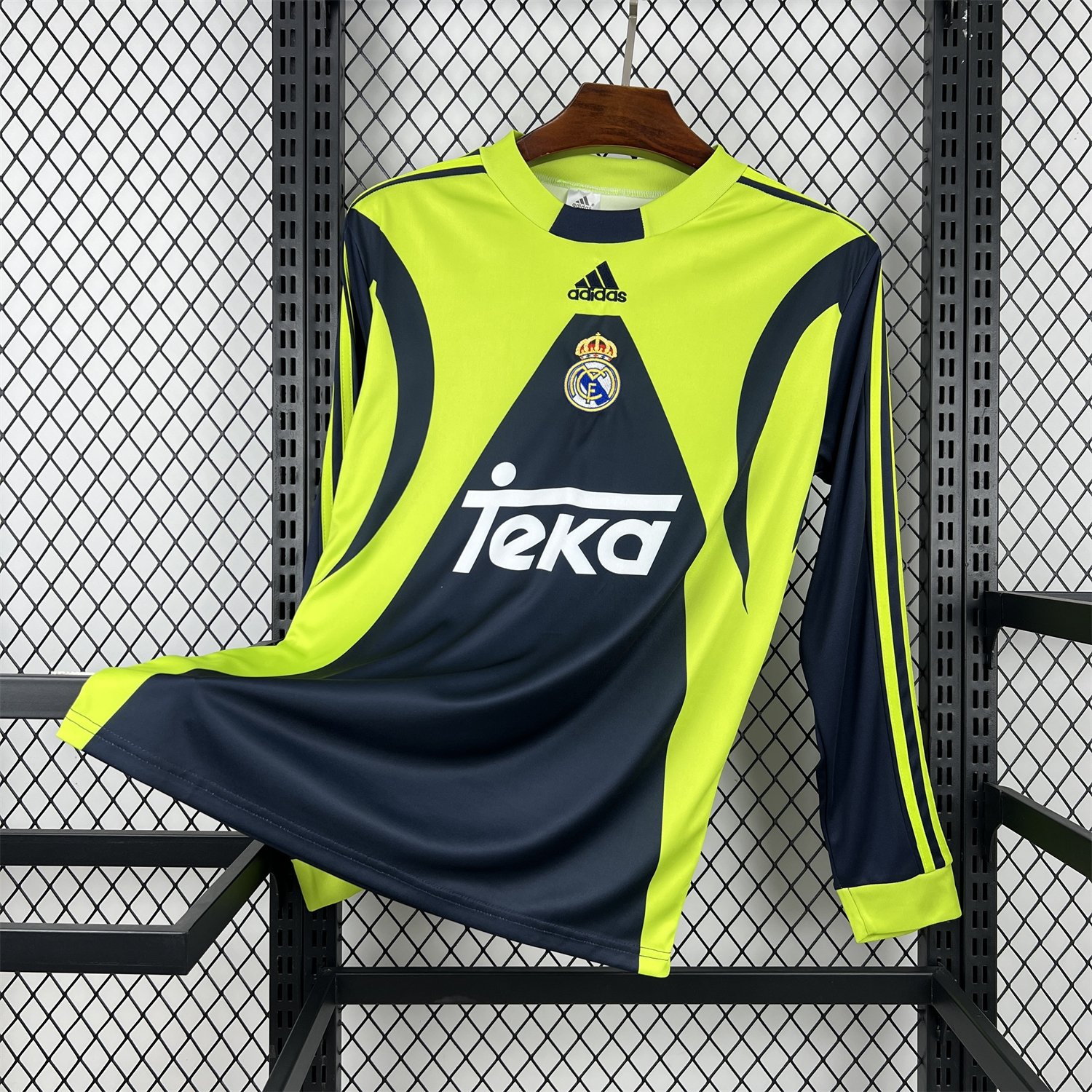 AlphaJersey-Retro Real Madrid 1999-00 Green Goalkeeper Long Sleeves Jersey