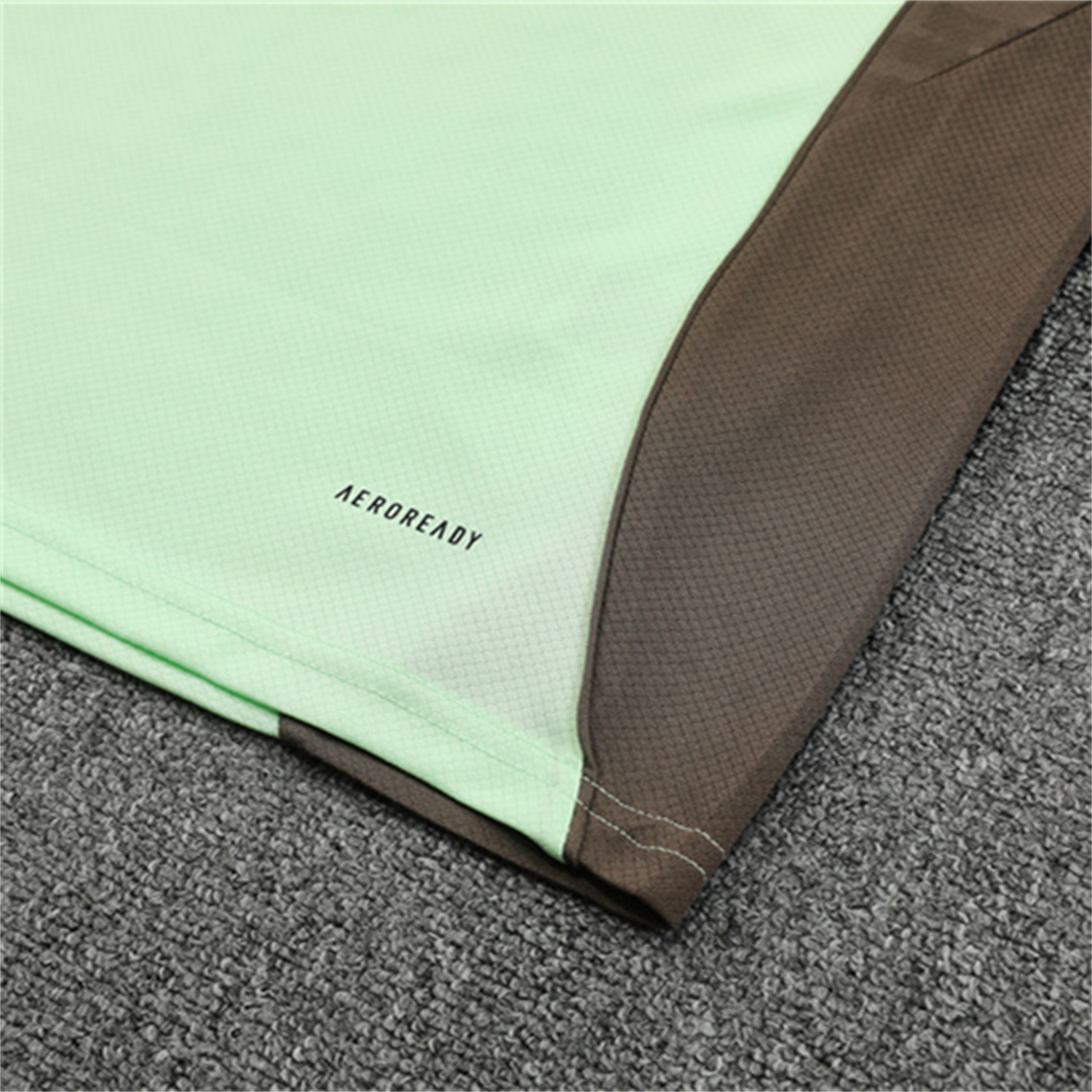 AlphaJersey-Real Madrid 25-26 Short-Sleeve Training Set - Light Green Top and Dark Khaki Shorts