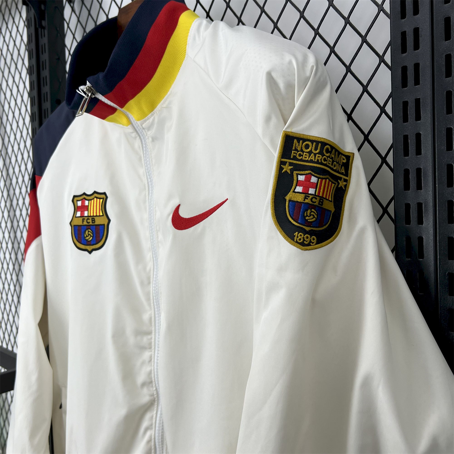 AlphaJersey-Retro Barcelona 1994-95 Player Windbreaker - White
