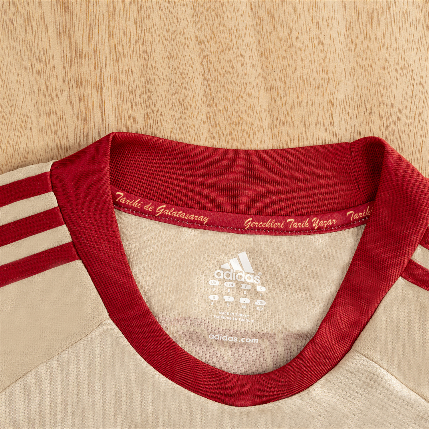 AlphaJersey-Retro Galatasaray 2010-11 Away Jersey