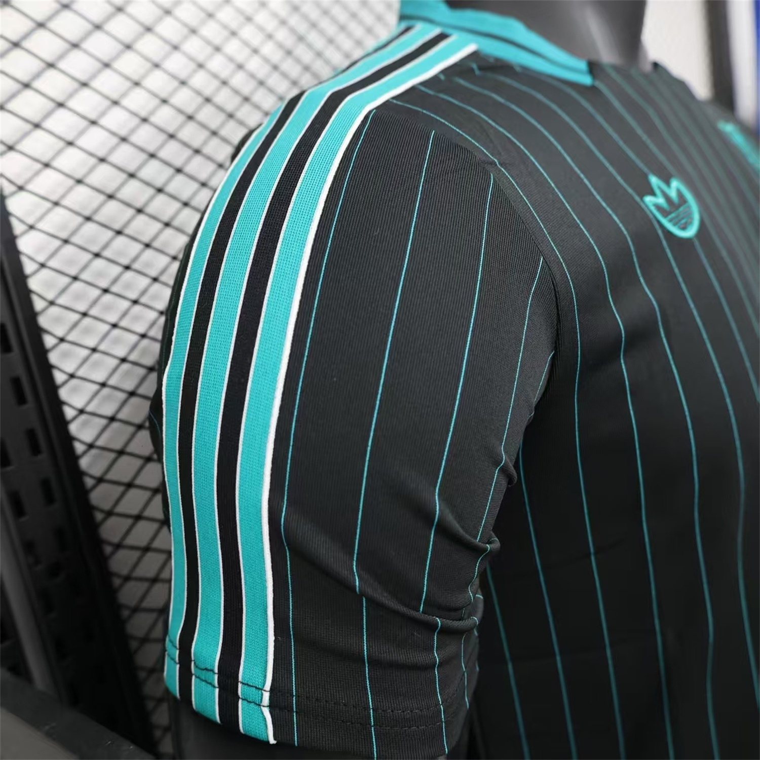 AlphaJersey-Liver.pool 25-26 Icon Range Travel Special Edition Black Jersey - Player Version