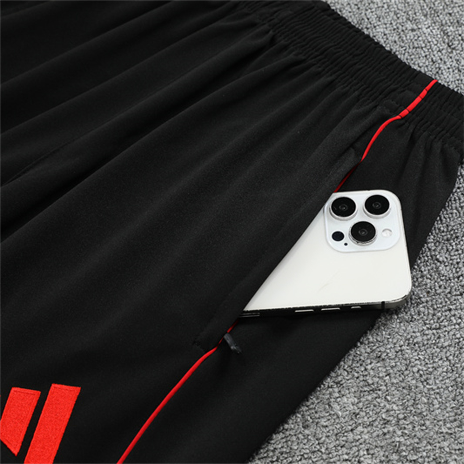 AlphaJersey-Manchester United 25-26 Kid Long Sleeves Training Set - Red-Black Top & Black Pants
