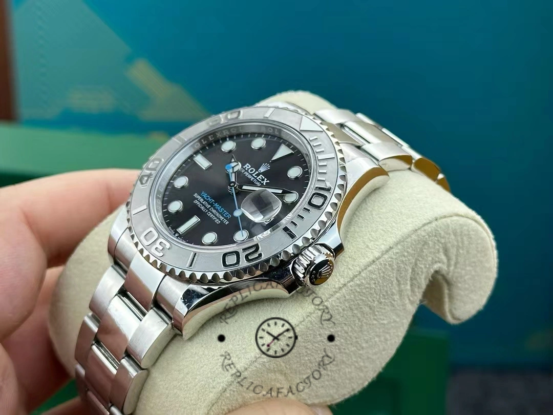 Side angle Rolex Yacht-Master 40 126622 showing polished case and bezel edge