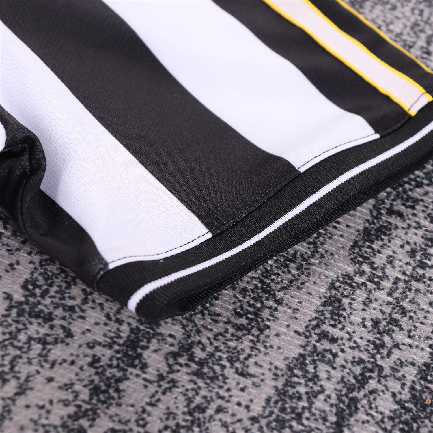 AlphaJersey-Retro Newcastle United 1997-99 Home Kids Kit
