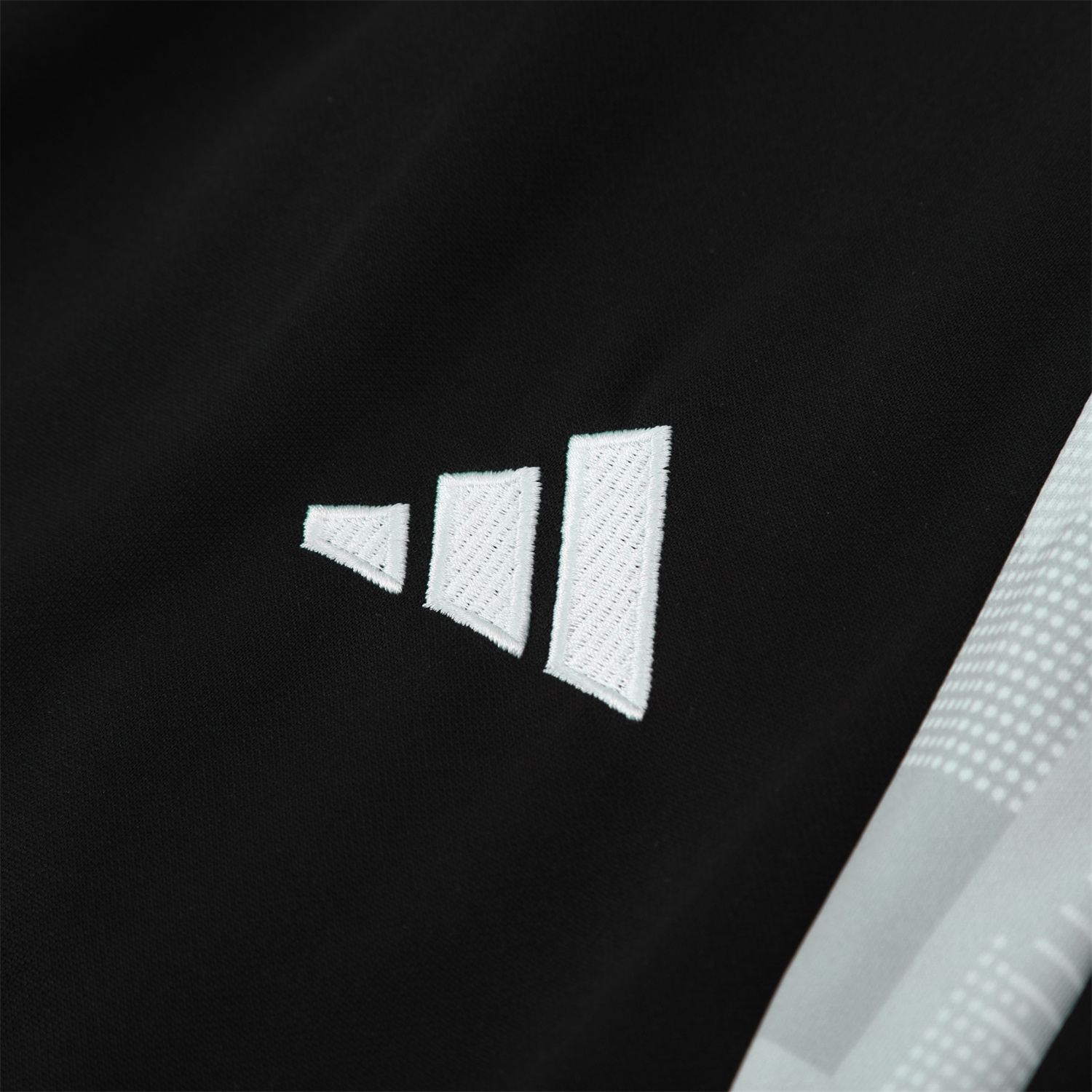 AlphaJersey-Real Madrid 25-26 Traning Hoodie Set - Triangular Spots White Hoodie With Black Pants