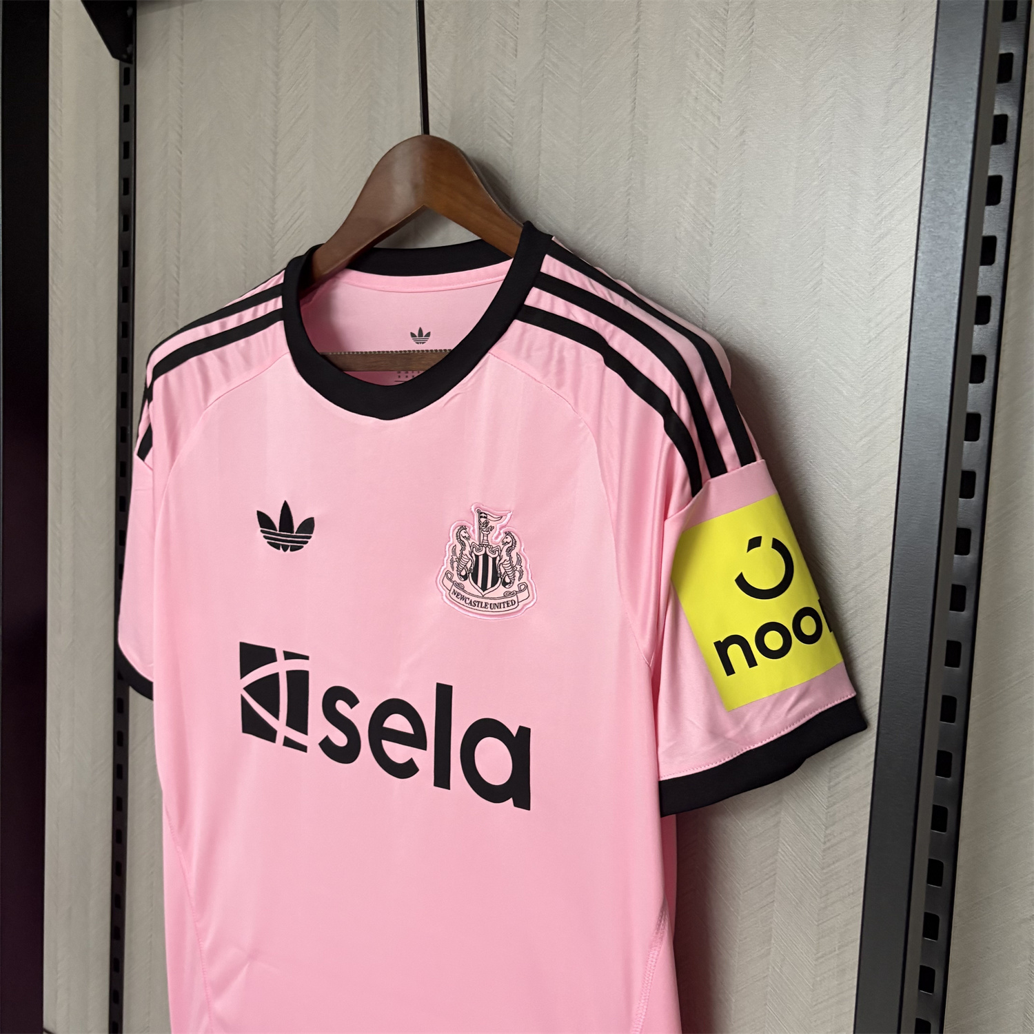 AlphaJersey-Newcastle United 25-26 Pink Special Jersey - Fans Version