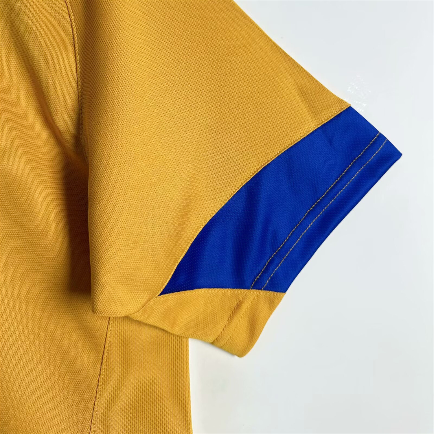 AlphaJersey-Retro Juventus 2005-06 Third Jersey