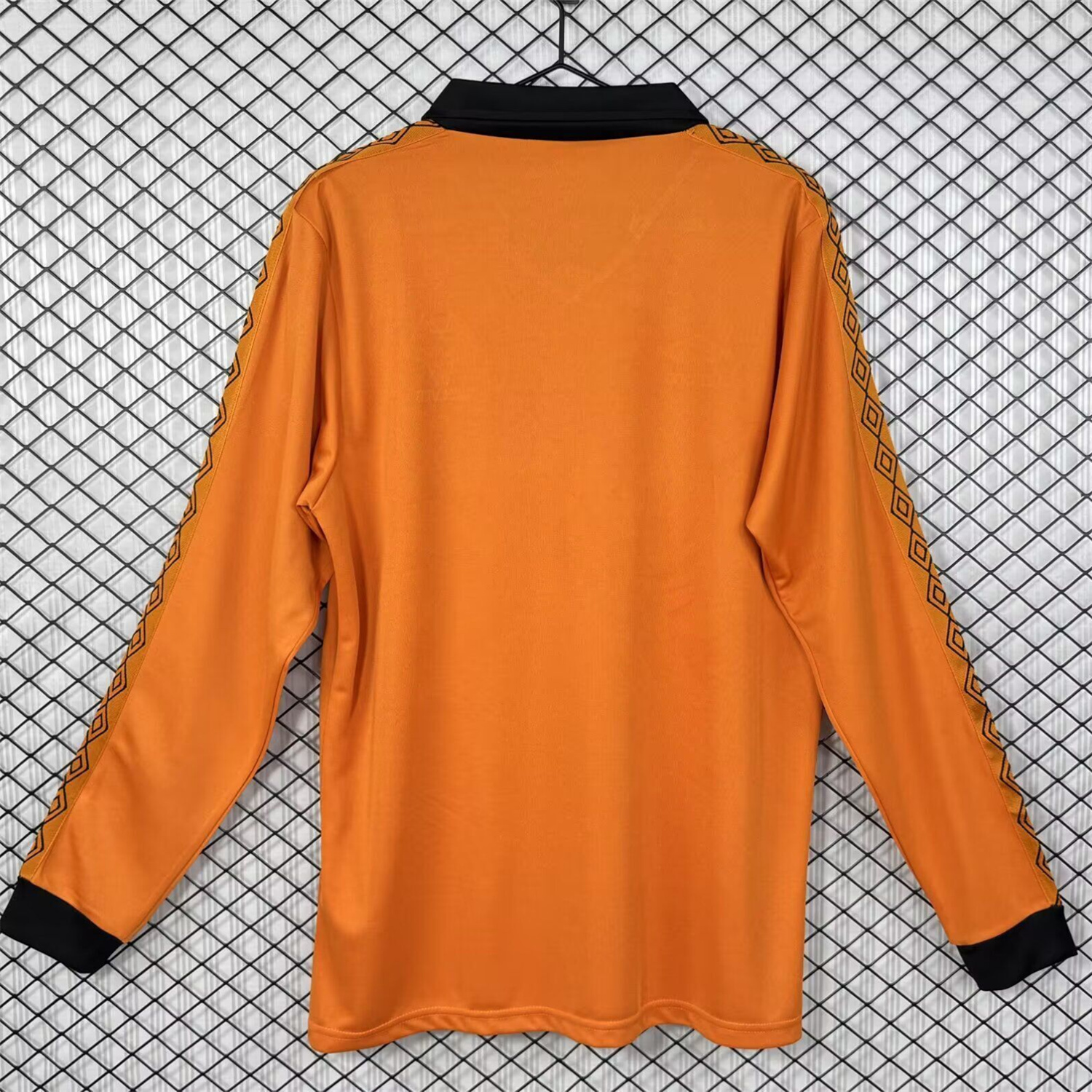 AlphaJersey-Retro Wolverhampton Wanderers Wolves 1979-82 Home Long Sleeves Jersey - Fans Version