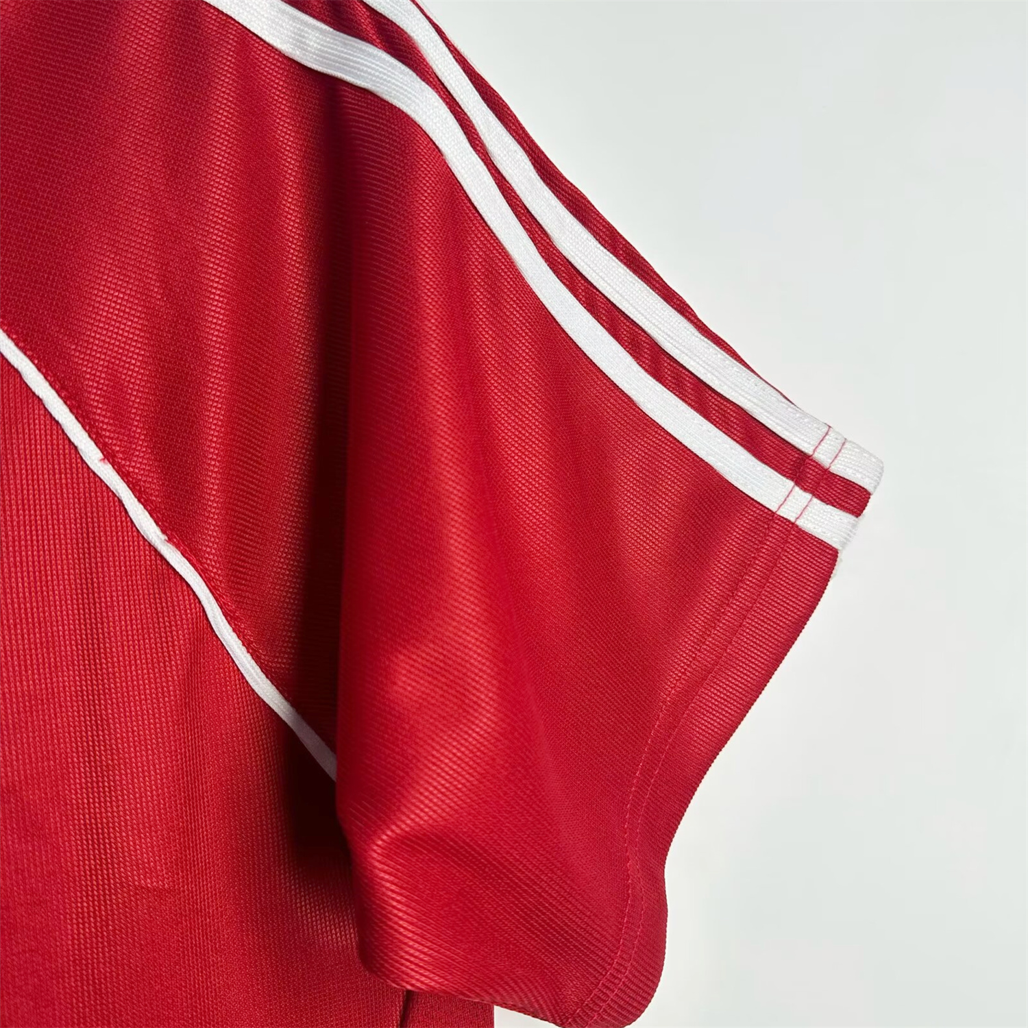 AlphaJersey-Retro Bayern Munich 2005-06 Home Jersey