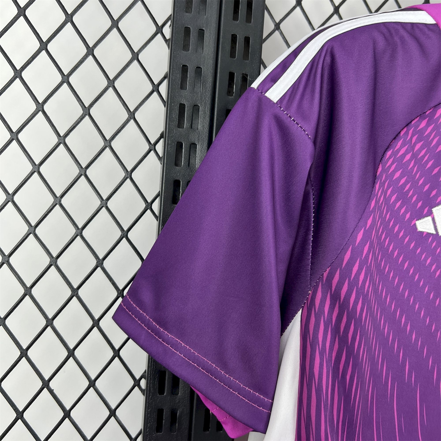 AlphaJersey-Bayern Munich 25-26 Purple Goalkeeper Jersey - Fans Version