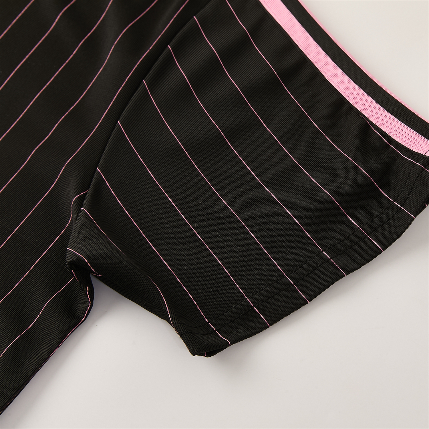 AlphaJersey-Juventus 26-27 Short-Sleeve Training Set - Pink Lines Black Top & Shorts