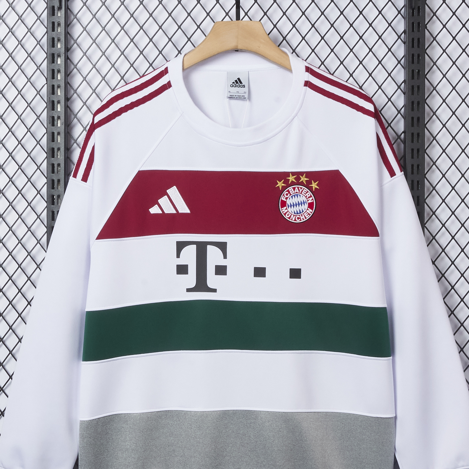 AlphaJersey-Bayern Munich 25-26 White Stripes Unisex Pullover Hoodie