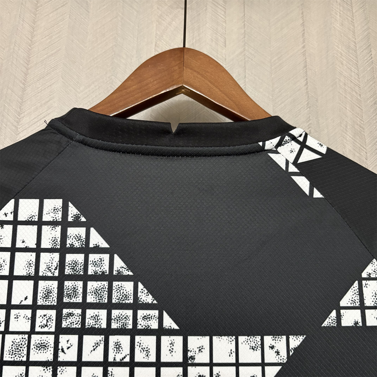 AlphaJersey-Corinthians 2025-26 White And Black Pre-Match Jersey - Fans Version