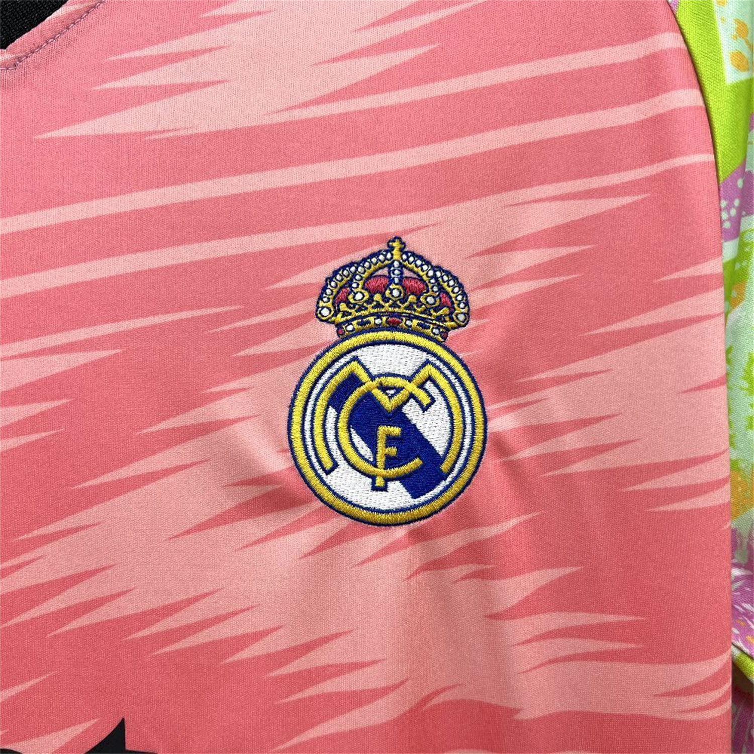 AlphaJersey-Real Madrid 25-26 Pink And Green Pre-Match Training Jersey - Fans Version