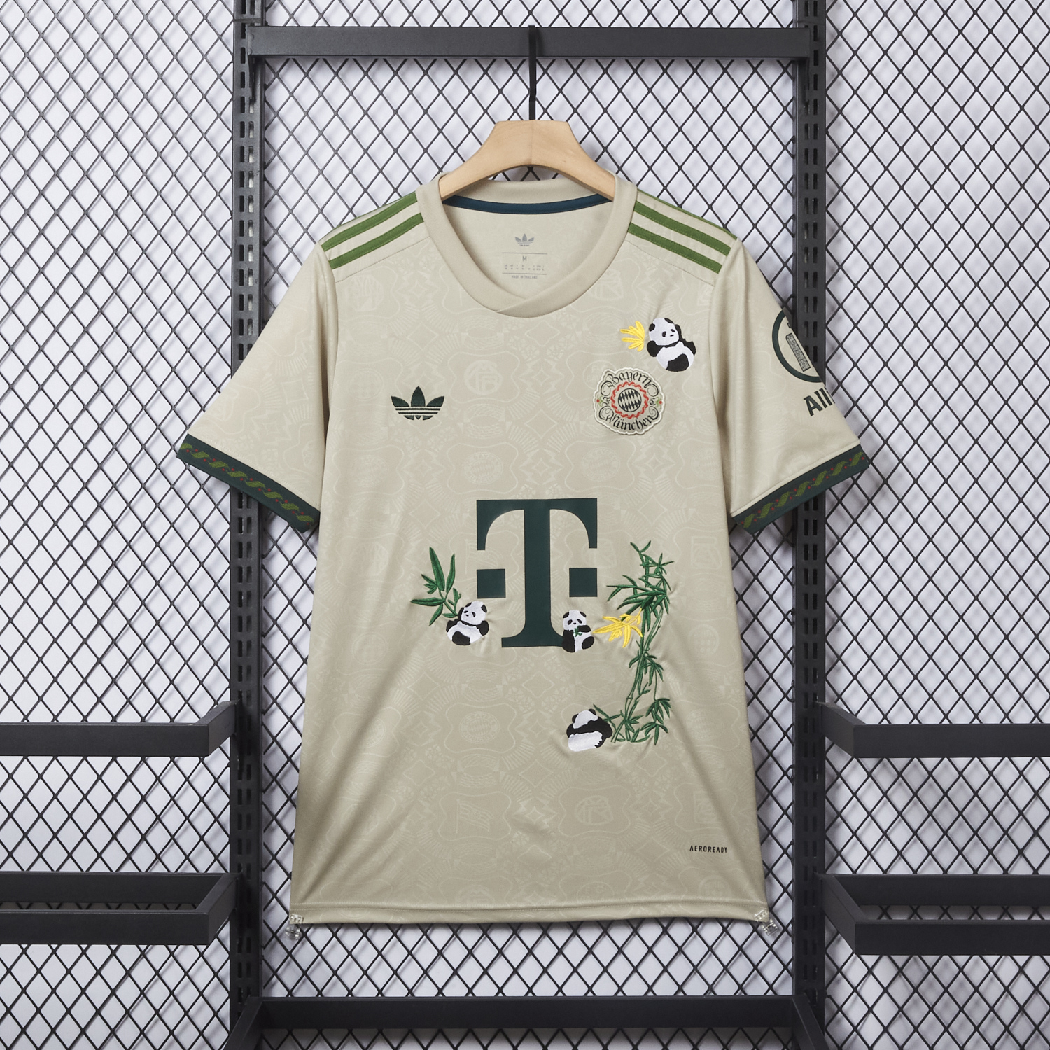 AlphaJersey-【Panda Bamboo Embroidered Version】Bayern Munich 25-26 Oktoberfest Jersey - Fans Version