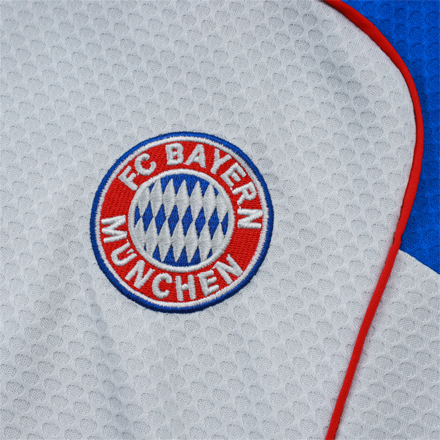 AlphaJersey-Bayern Munich 25-26 Short-Sleeve Training Set - Grey Throwback Top & Shorts