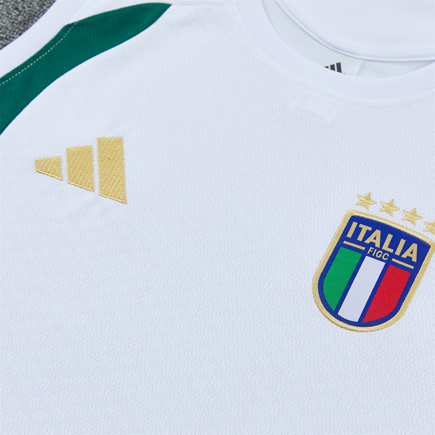 AlphaJersey-Italy 2026 Vest Training Set - White Vest and Green Shorts