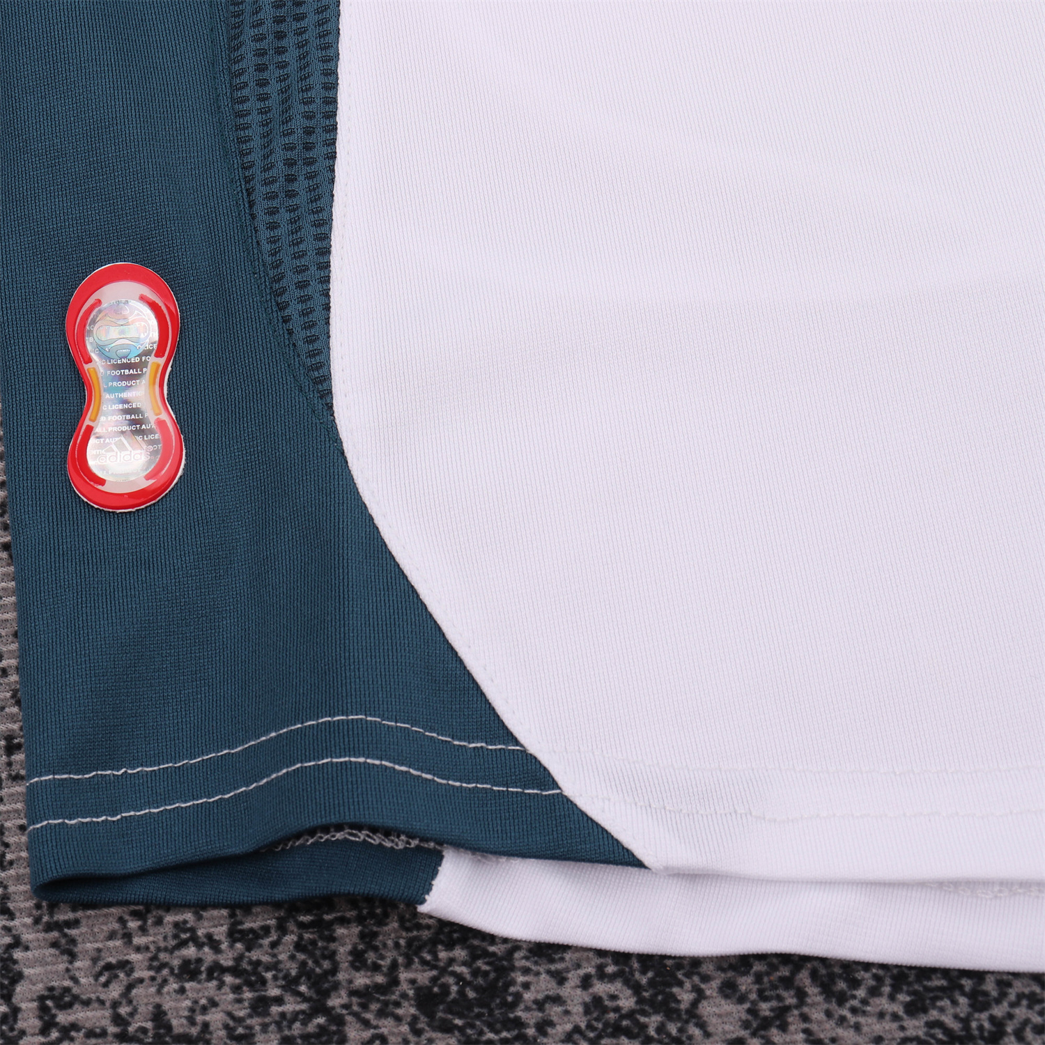 AlphaJersey-Retro Liver.pool 2006-08 Away Kids Kit