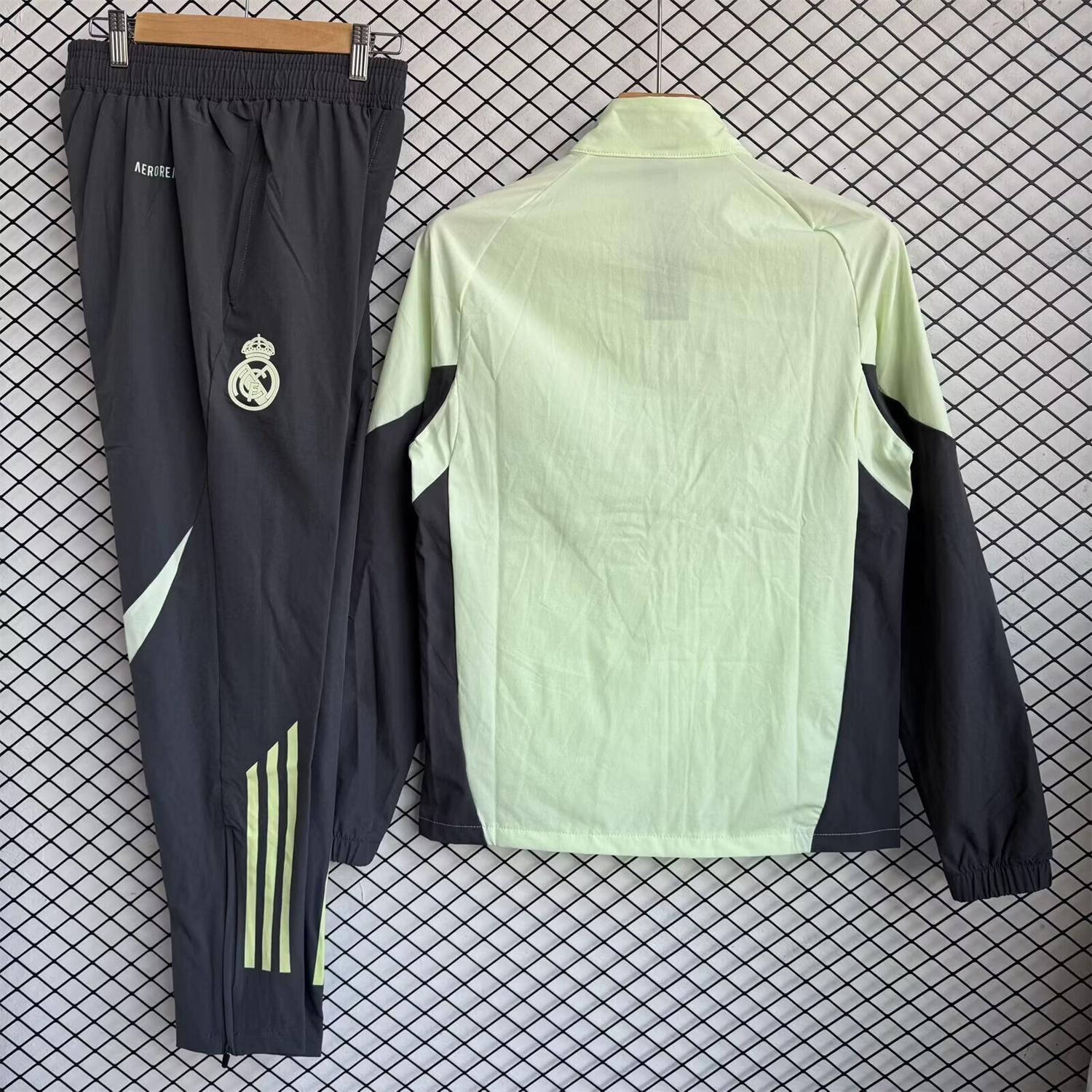 AlphaJersey-Real Madrid 25-26 Windbreaker Training Set - Green Top and Black Pants