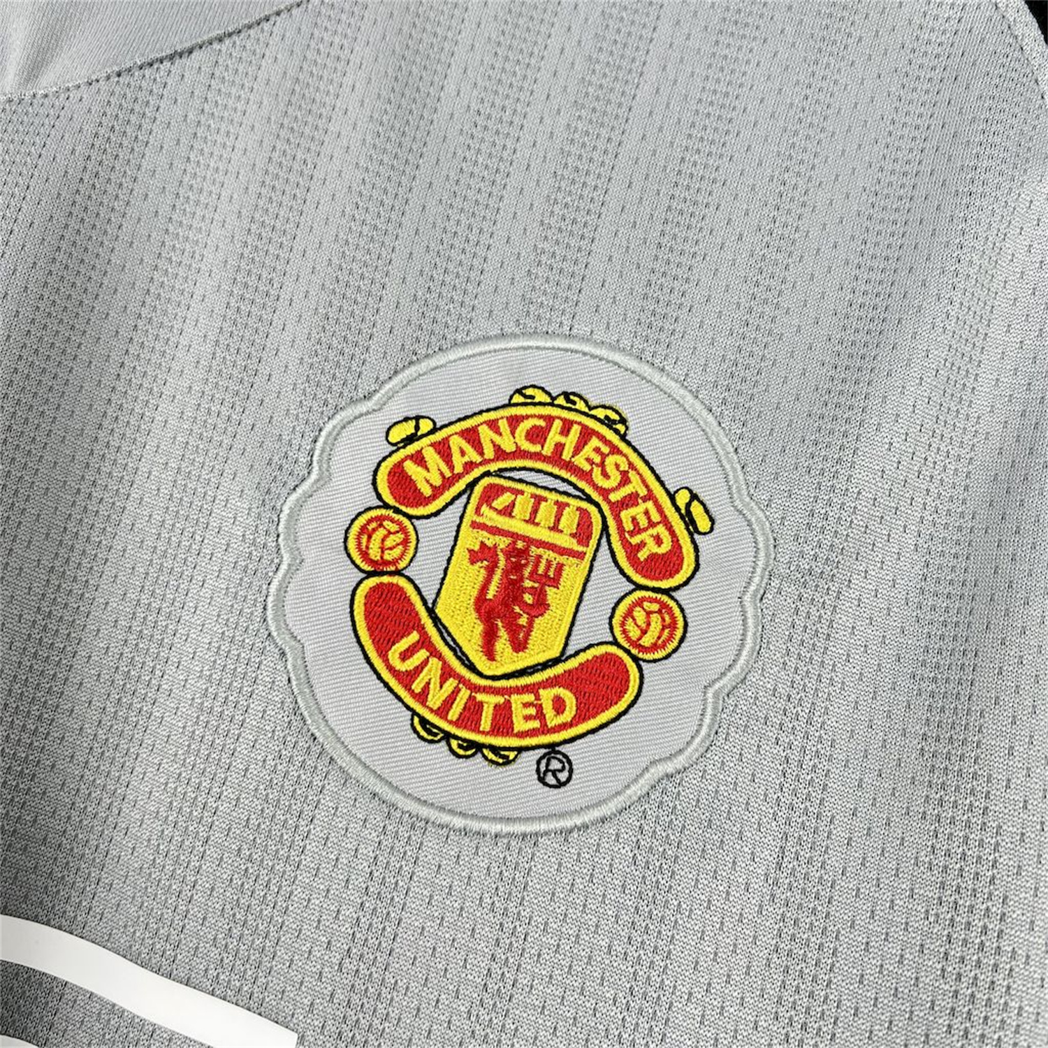 AlphaJersey-Retro Manchester United 2007-08 Grey Goalkeeper Jersey