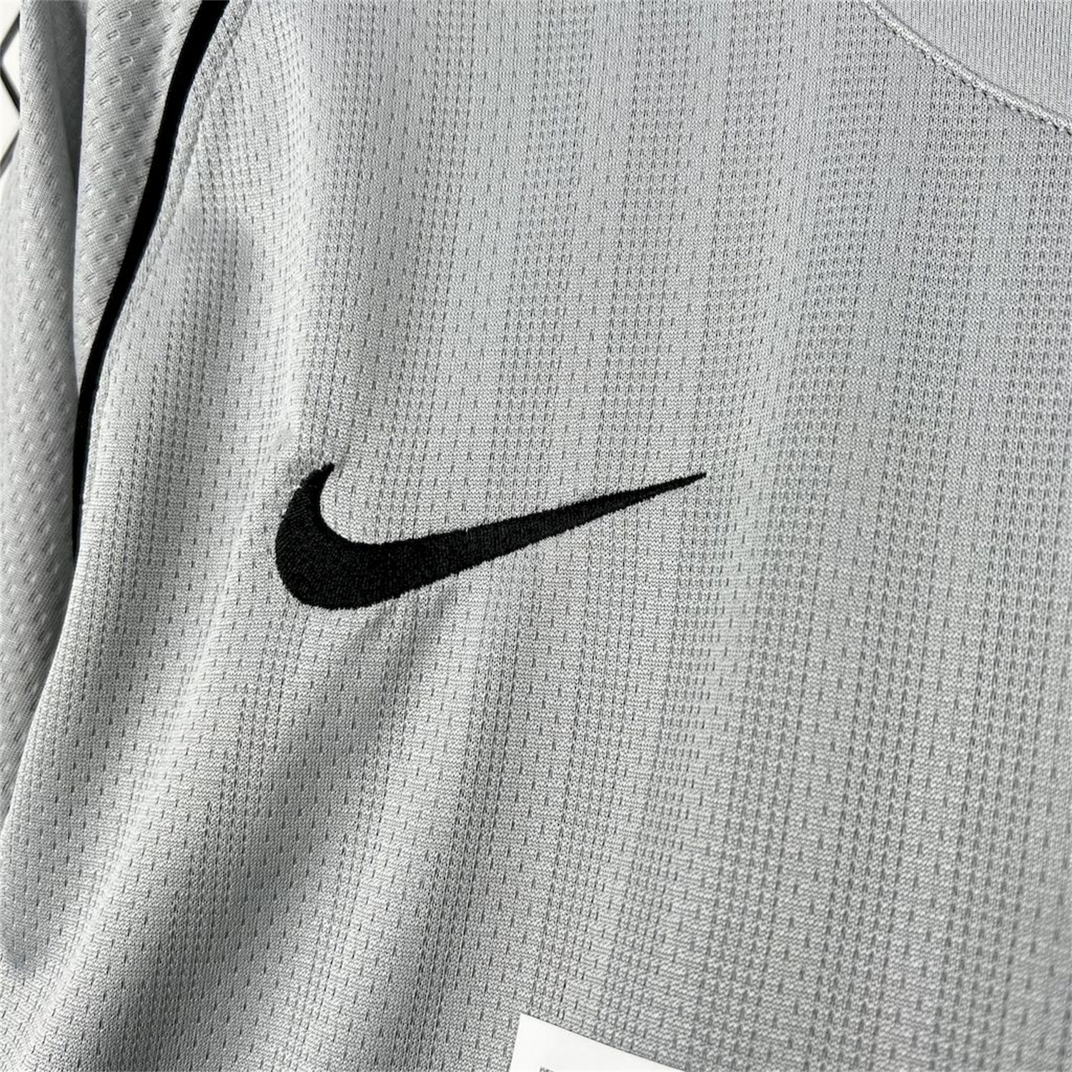 AlphaJersey-Retro Manchester United 2007-08 Grey Goalkeeper Jersey