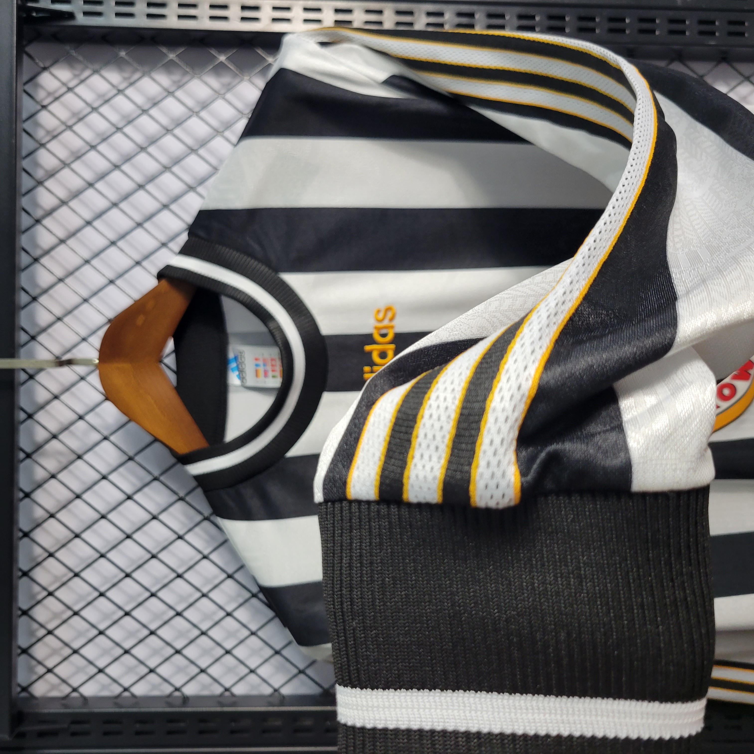 AlphaJersey-Retro Newcastle United 1997-99 Home Long Sleeve Jersey