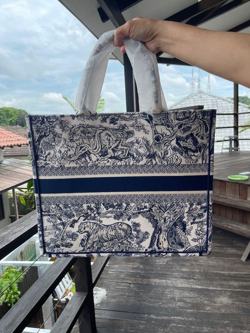 🌟BRAND NEW🌟 DIOR BOOK TOTE (Toile De Jouy Navy Embroidery), Luxury, Bags & Wallets on Carousell
