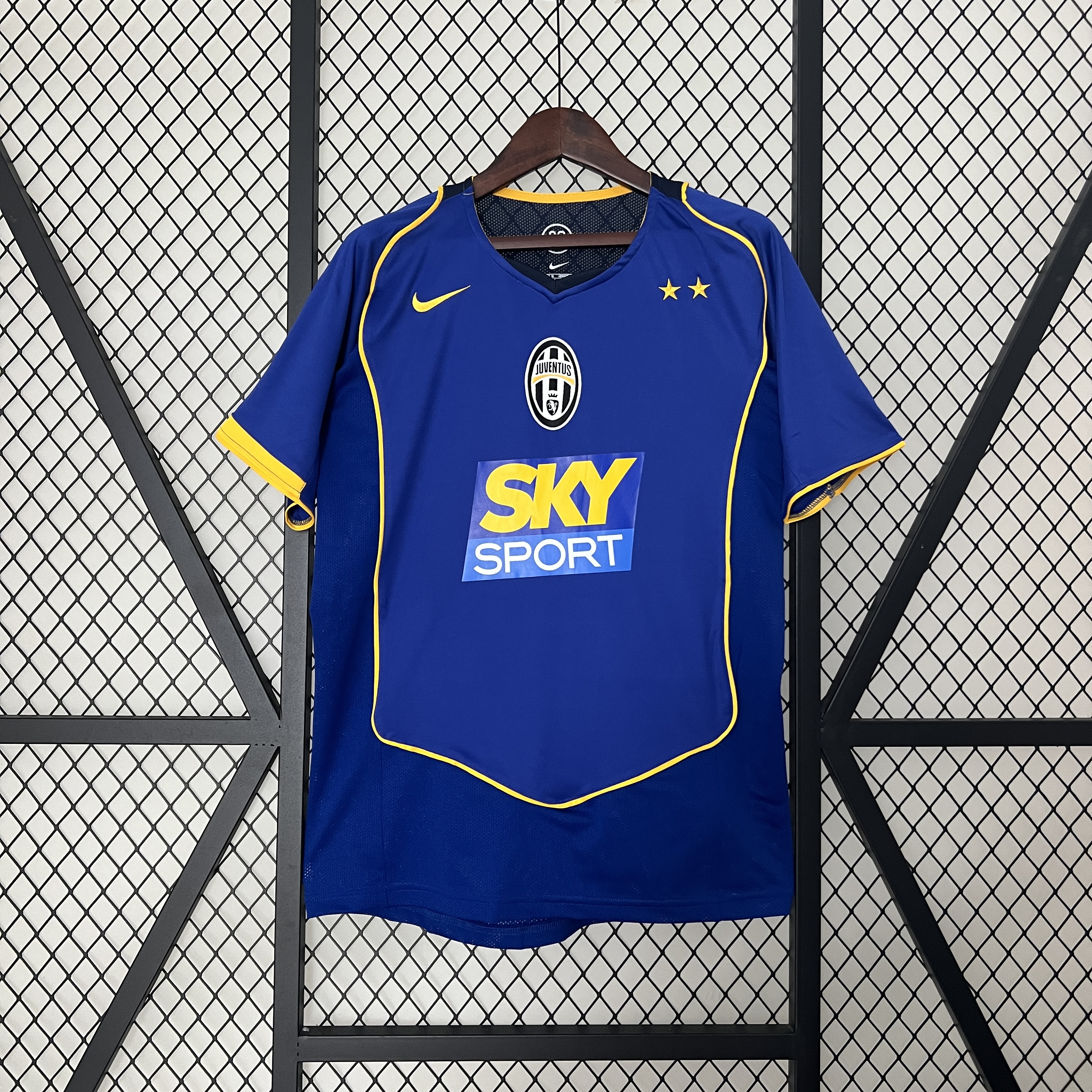 AlphaJersey-Retro Juventus 2004-05 Away Stadium Jersey