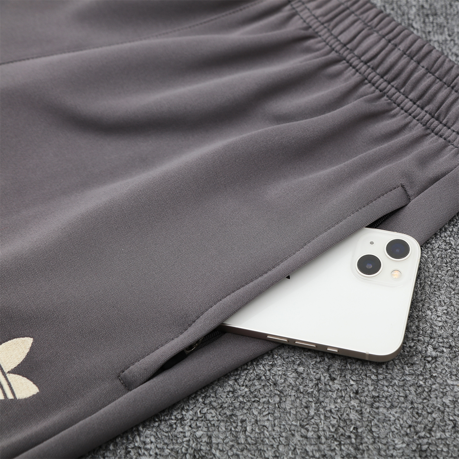 AlphaJersey-Real Madrid 25-26 Throwback Jacket Training Tracksuit - Off-white Jackets & Grey Pants