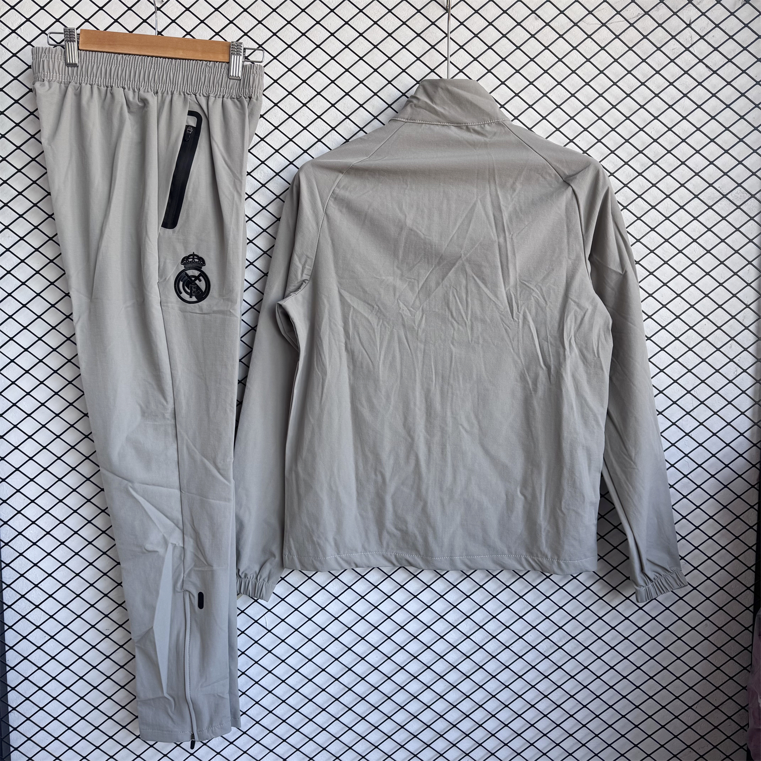 AlphaJersey-Real Madrid 25-26 Windbreaker Training Set - Pure Grey Top and Pants