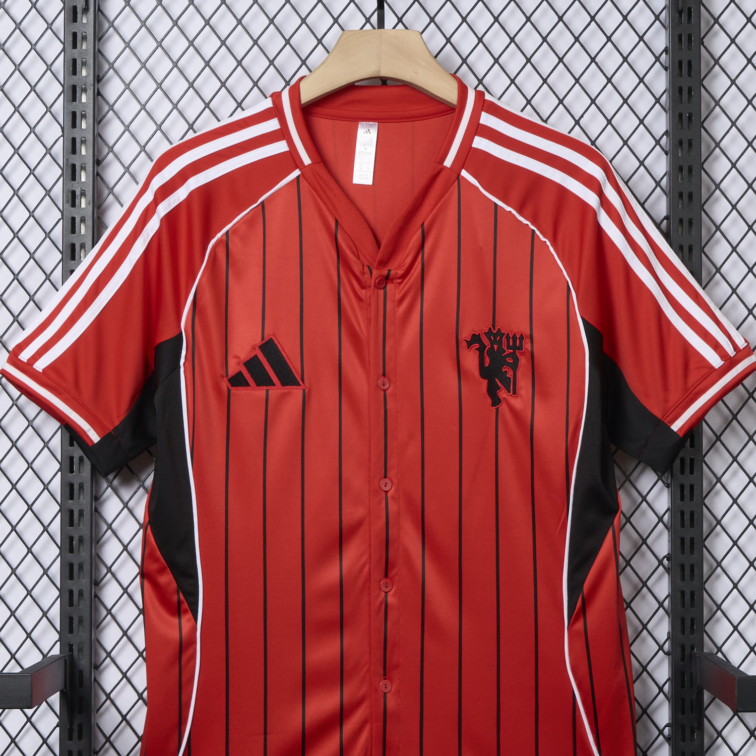 AlphaJersey-Manchester United 25-26 Red Baseball Jersey with Black Stripes