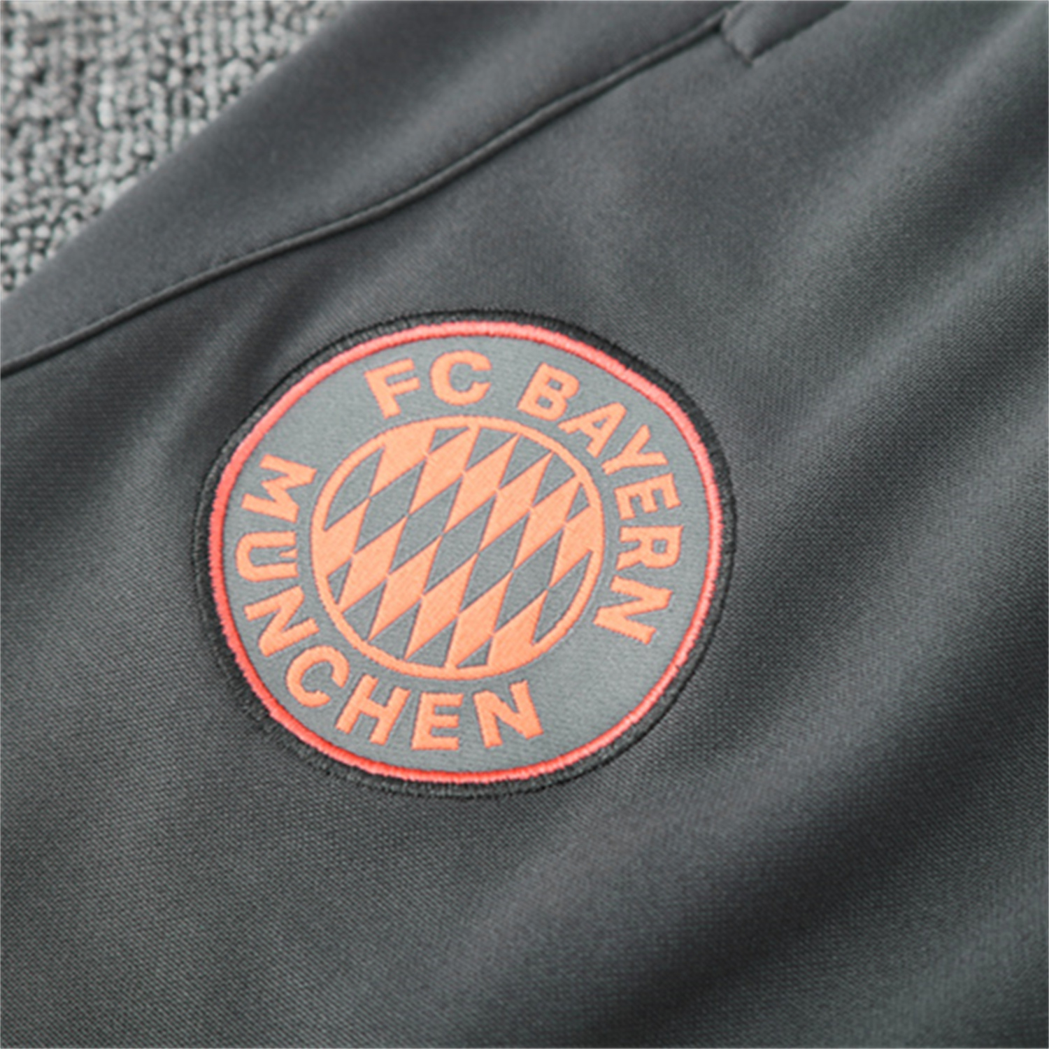 AlphaJersey-Bayern Munich 25-26 Long Sleeves Training Set - Dark Grey Top & Pants