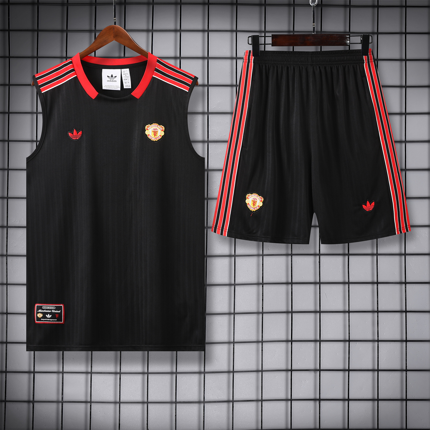 AlphaJersey-Manchester United 25-26 Vest Training Set - Red Retro Logo Black Vest & Black Shorts