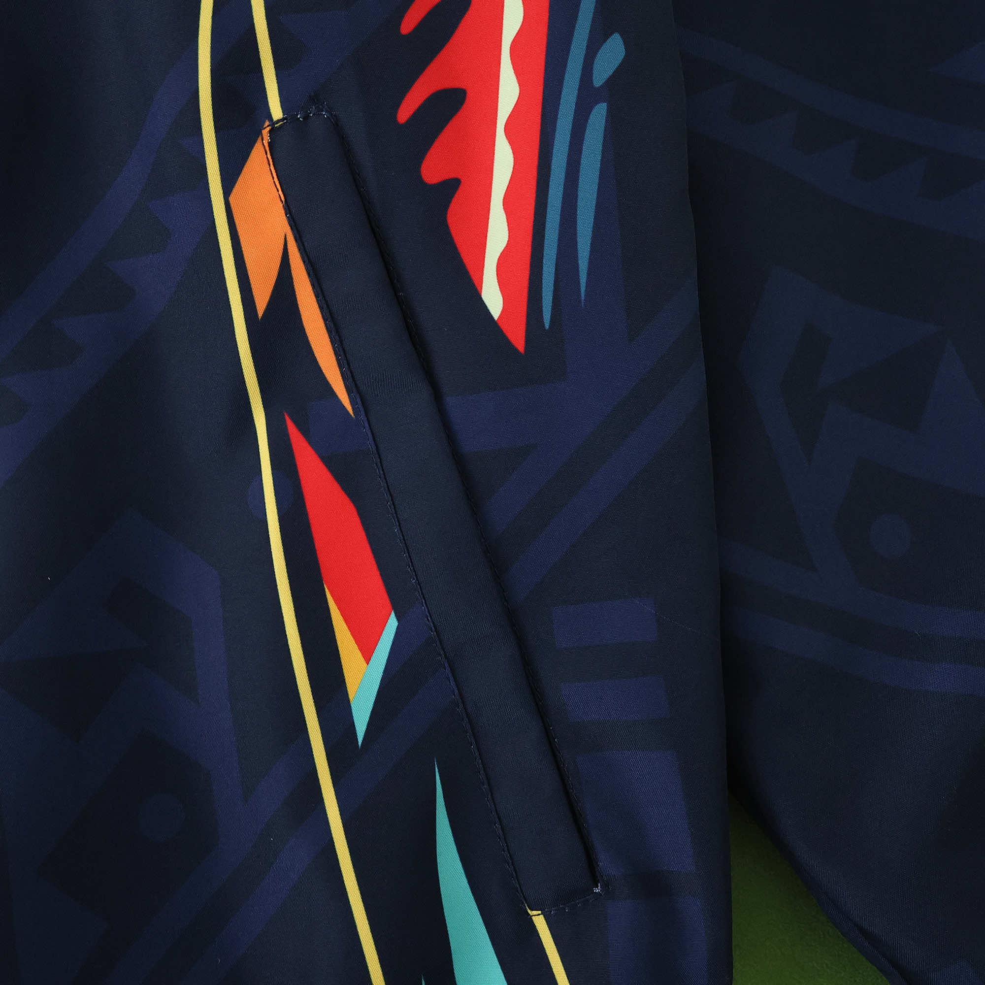 AlphaJersey-Club América 25-26 Throwback Double Sided Reversible Windbreaker - Blue & Black