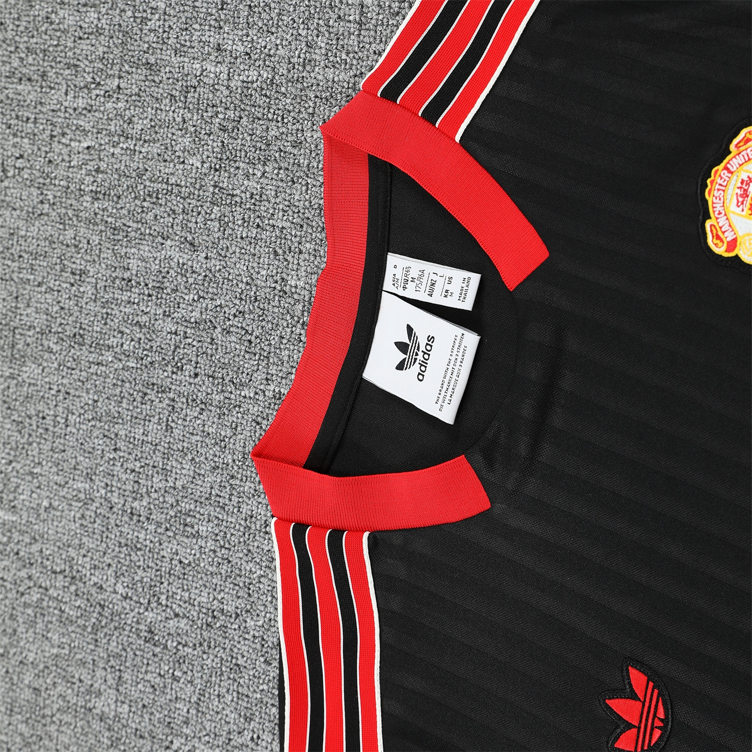 AlphaJersey-Manchester United 25-26 Vest Training Set - Red Retro Logo Black Vest & Black Shorts