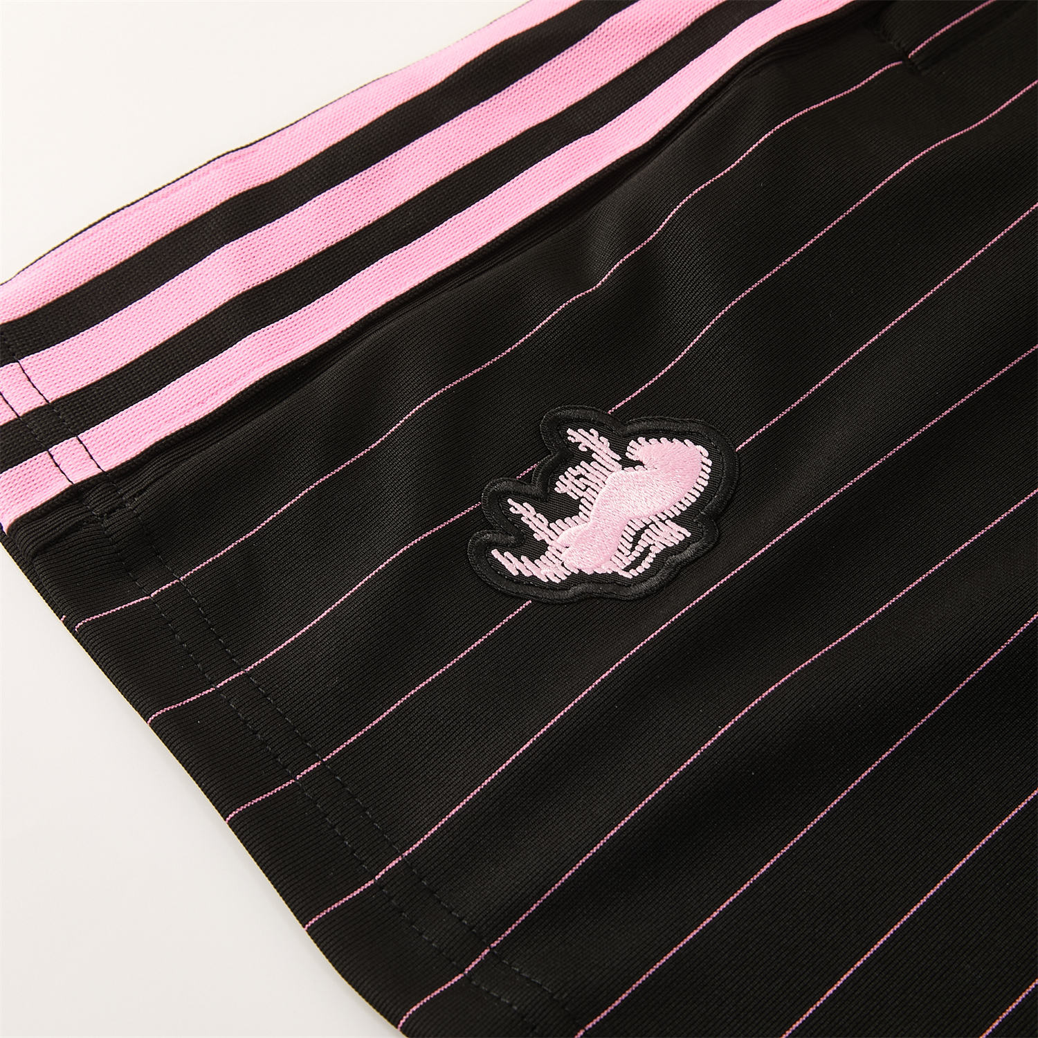 AlphaJersey-Juventus 26-27 Short-Sleeve Training Set - Pink Lines Black Top & Shorts