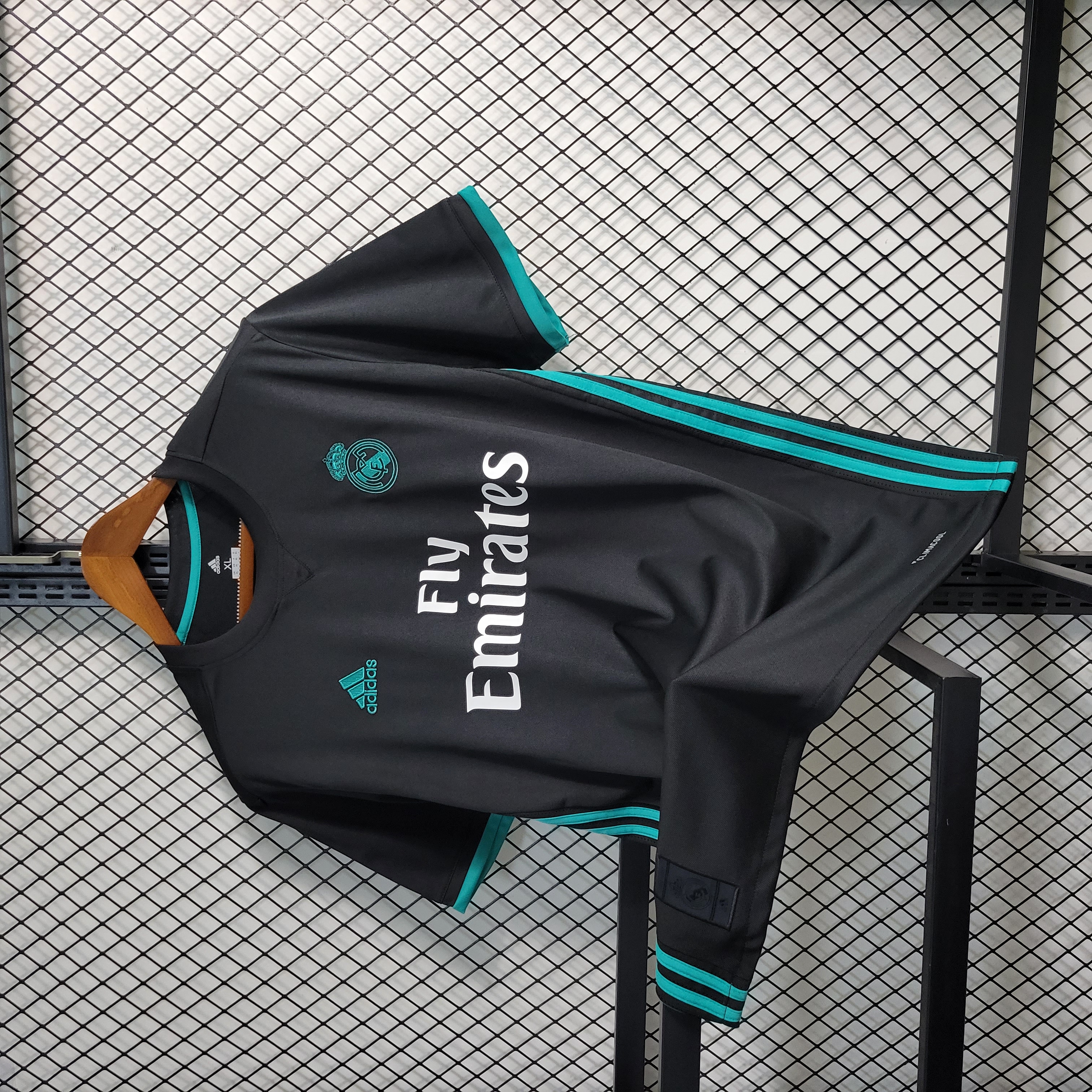 AlphaJersey-Retro Real Madrid 17-18 Away Stadium Jersey