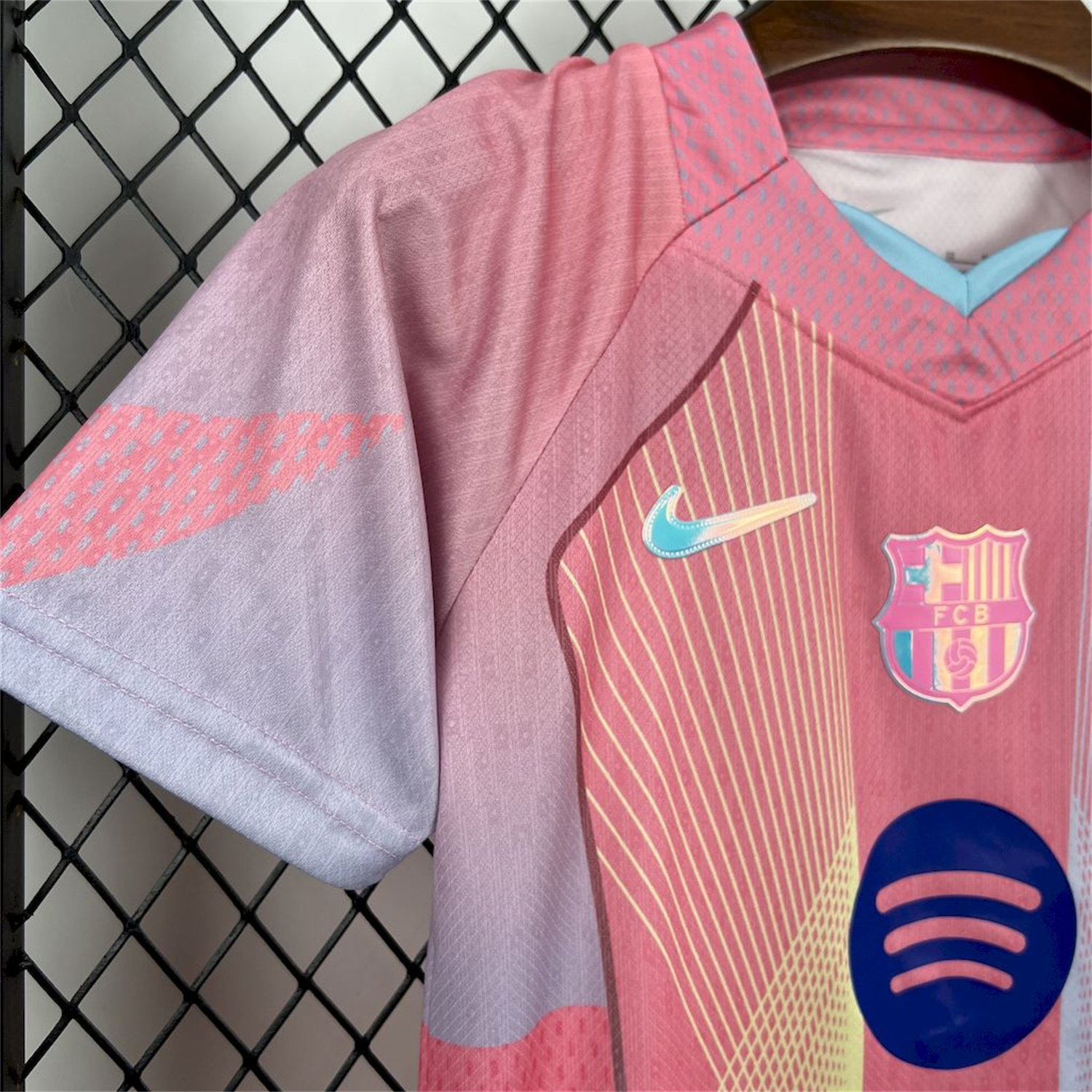 AlphaJersey-Barcelona 25-26 T90 White Lines Pink Gradient Special Kids Kit