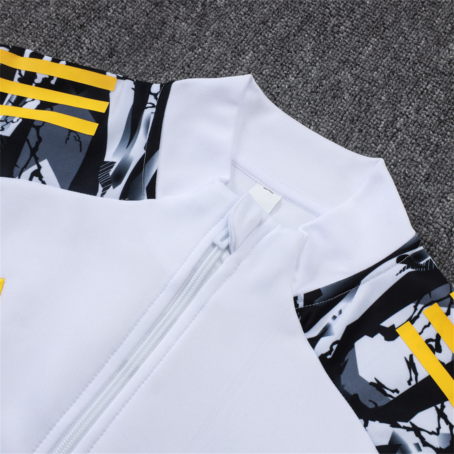 AlphaJersey-Real Madrid 25-26 Unsponsored Long Sleeve Training Set - White Top & Black Pants