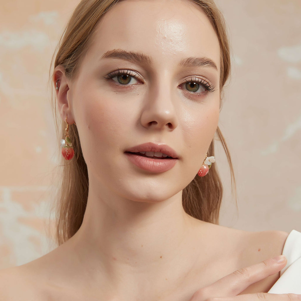 Add a touch of whimsy with our Sweet Daisy Charm on Strawberry Drop Earrings! &nbsp;Featuring a white daisy flower atop vibrant a strawberry drop, these lightweight, handcrafted earrings bring fresh, playful charm to any look.