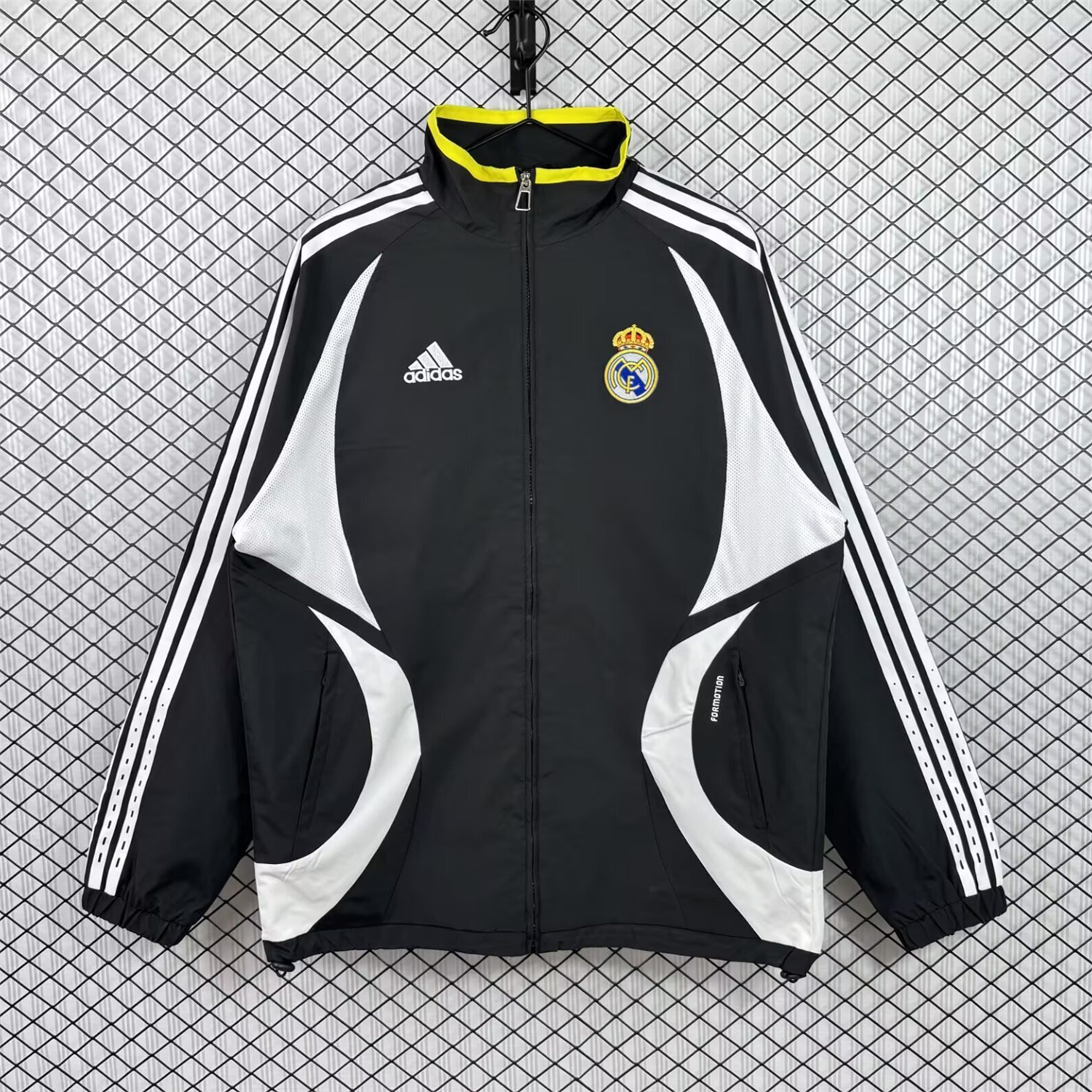 AlphaJersey-Retro Real Madrid 2006-07 Windbreaker Jacket - Black And White