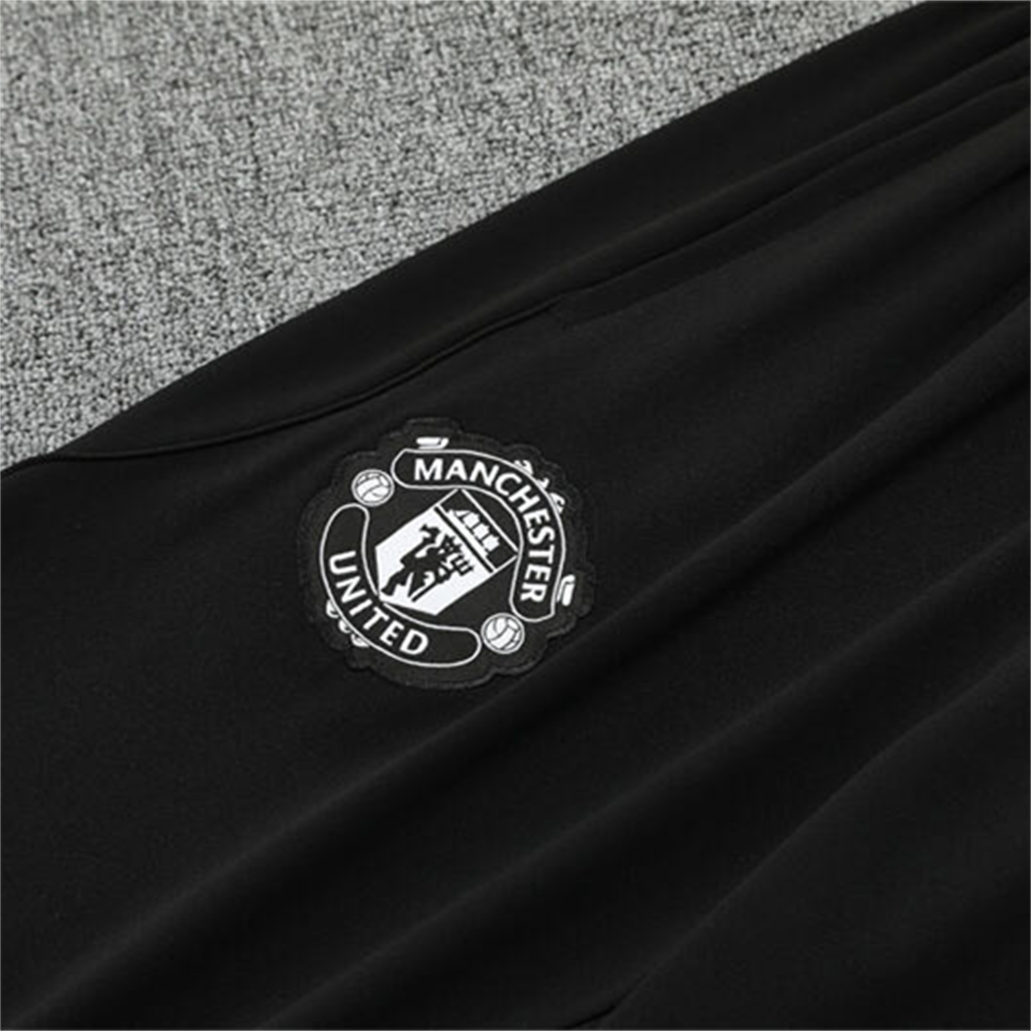 AlphaJersey-Manchester United 25-26 Kids Long Sleeve Training Set - White Top & Black Pants