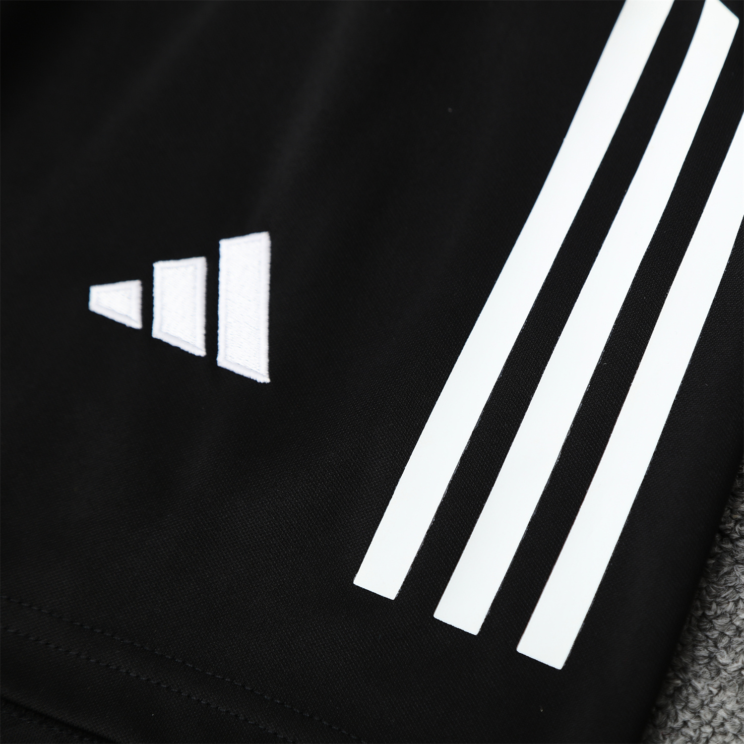 AlphaJersey-Real Madrid 25-26 Vest Training Set - Blue Black Dragon Vest & Black-White Shorts