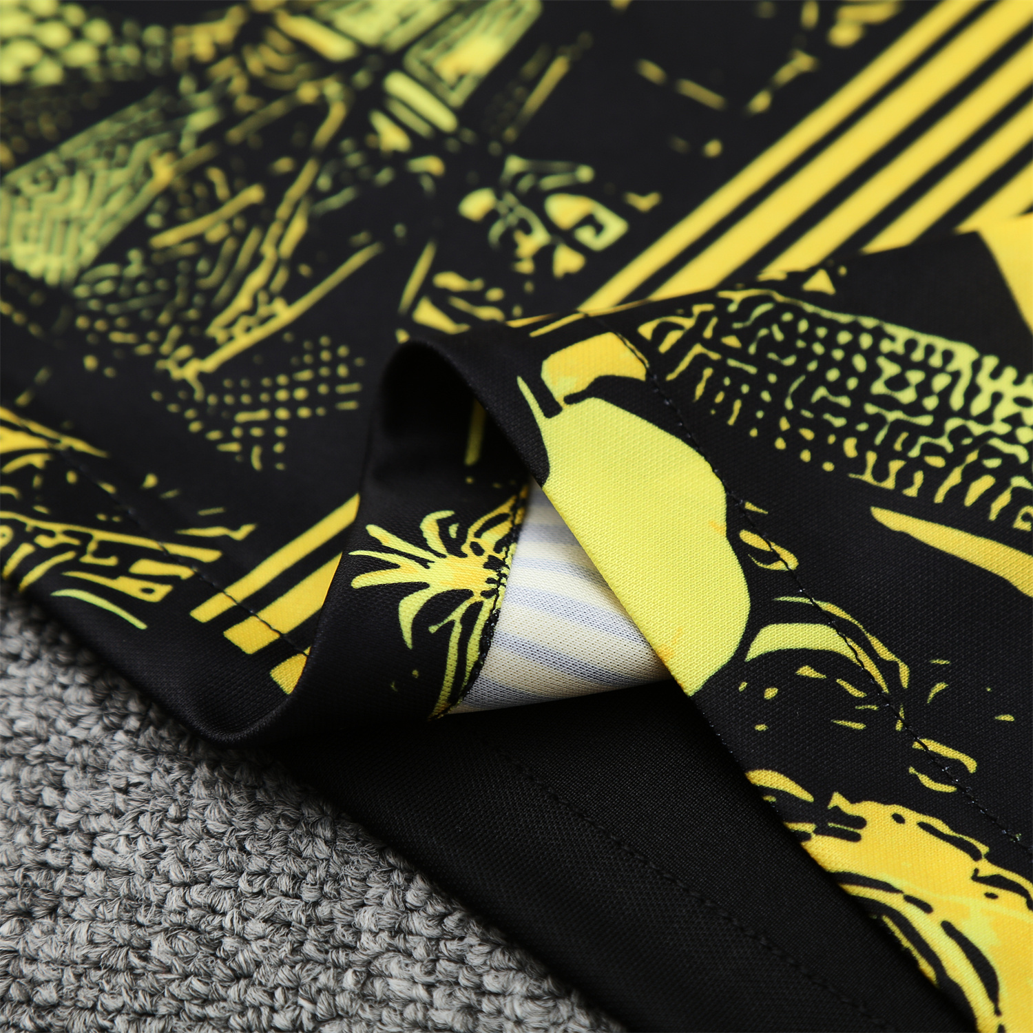 AlphaJersey-Brazil 25-26 Yellow Jesus Statue Short-Sleeve Training Set - Yellow Top & Black Shorts